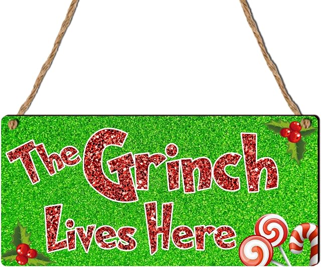 Festive Cheer Unleashed: Handcrafted Wooden Plaque - 19cm x 9cm, Ideal Christmas Decoration and Thoughtful Gift for the Holiday Season Christmas Festive Decor & Gift (Lives Here Green)