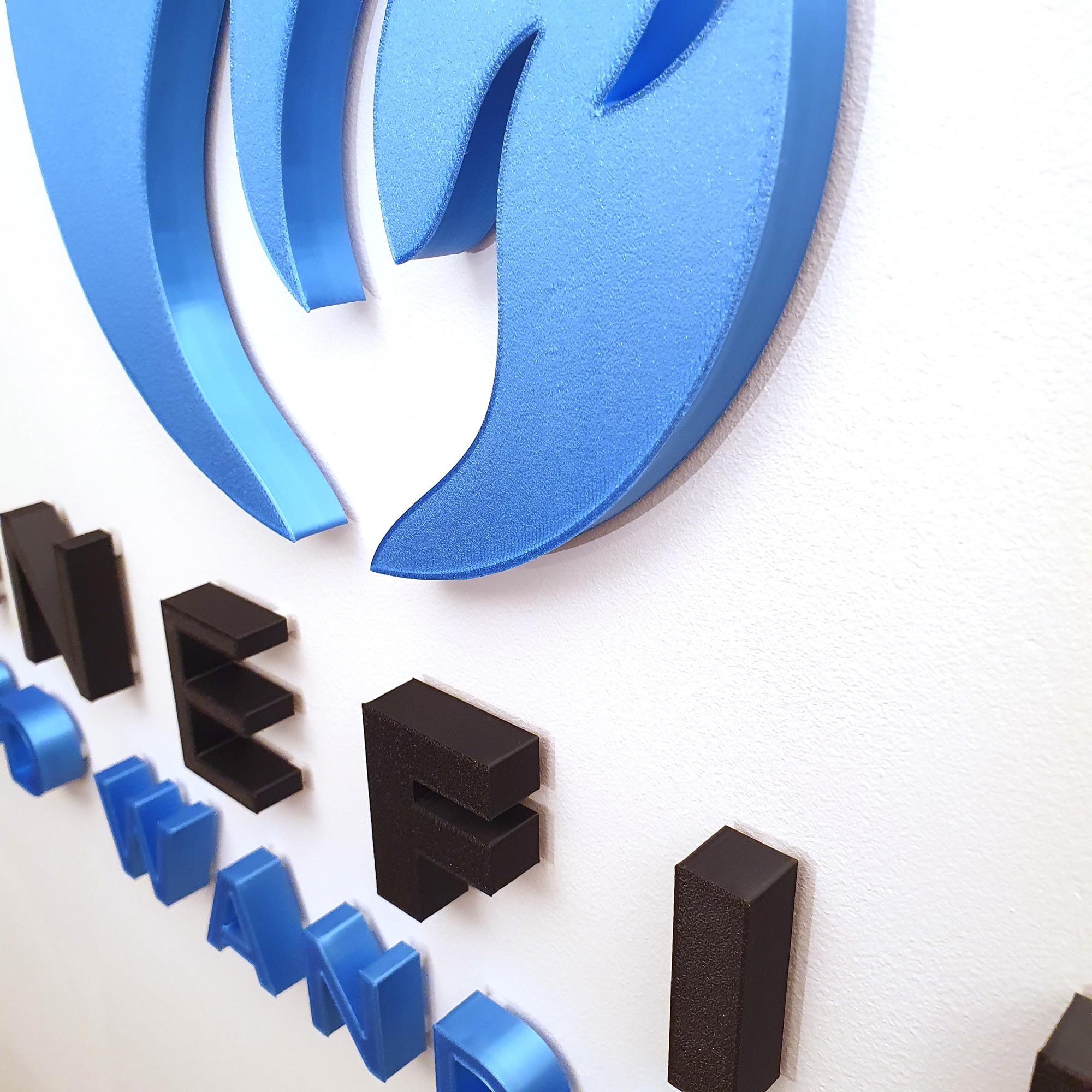 3D Wandlogo individuell – Firmenlogo als Wanddeko aus Kunststoff – personalisiertes Logo mit Montageschablone – für Büro, Praxis, Geschäft (bis 150 cm, bis 5 Farben)