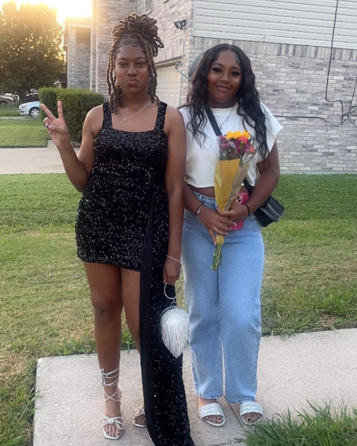 Yexinbridal Sequin Tight Homecoming Dresses for Teens 2025 Sparkly Spaghetti Straps Square Neck Cocktail Party Gowns