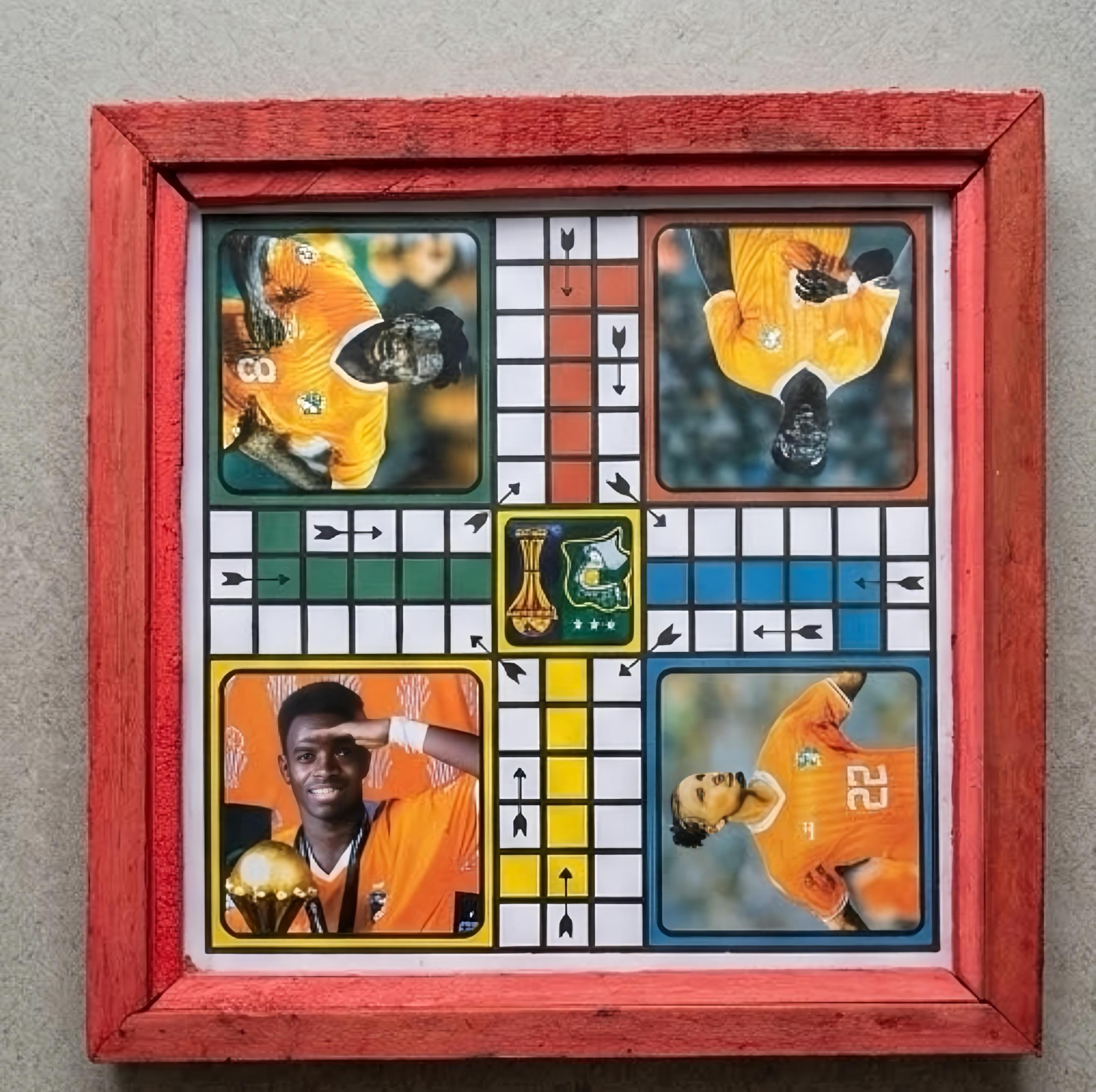 Table de Jeu Ludo avec Pions et Dés, Jeu de Société Traditionnel, Cadre en Bois Rouge, 2 à 4 Joueurs