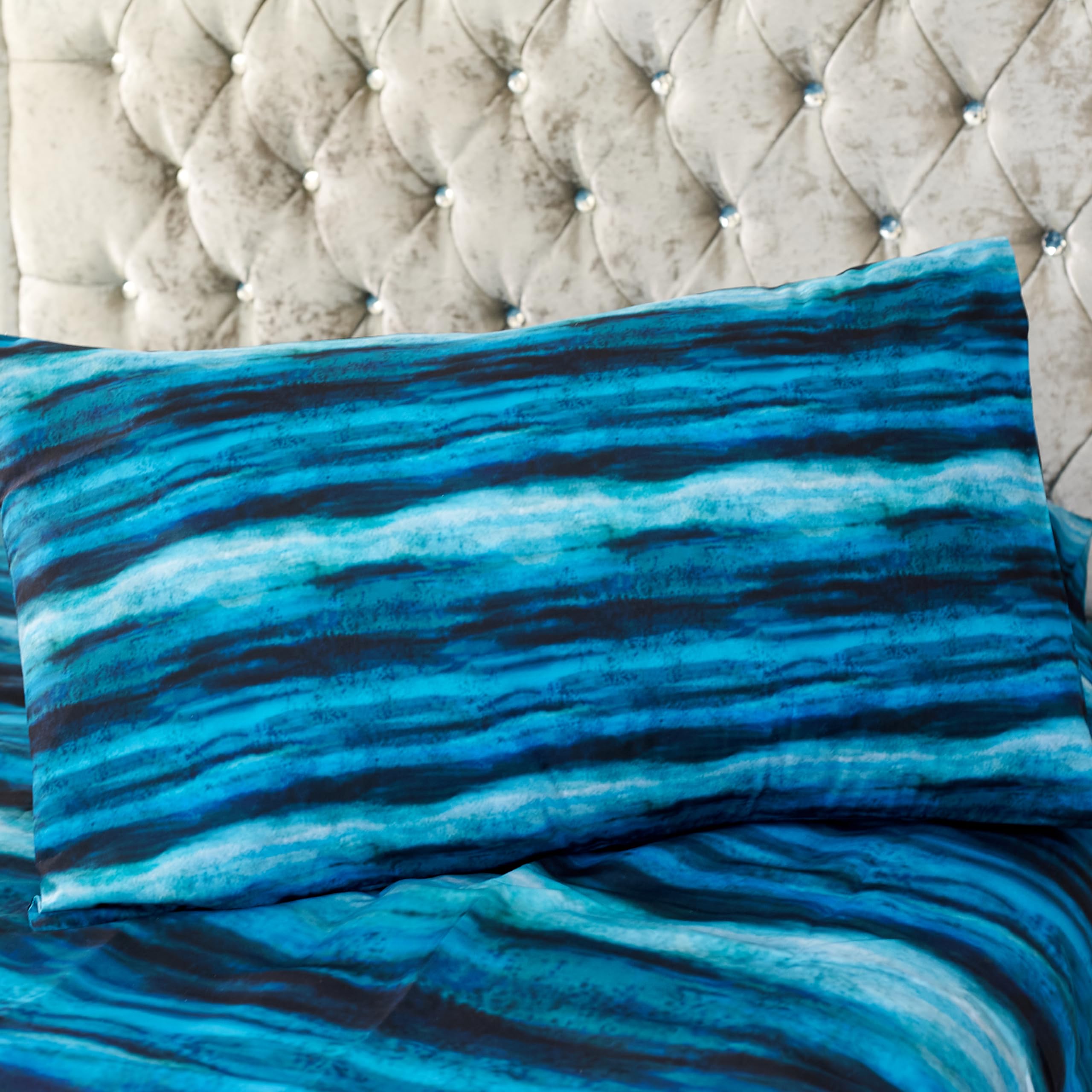 Haaq 100% Polyester Duvet Cover Set, Ultra-Soft, Easy-Care, and Lightweight Duvet Covers with Button Closure - Image 2