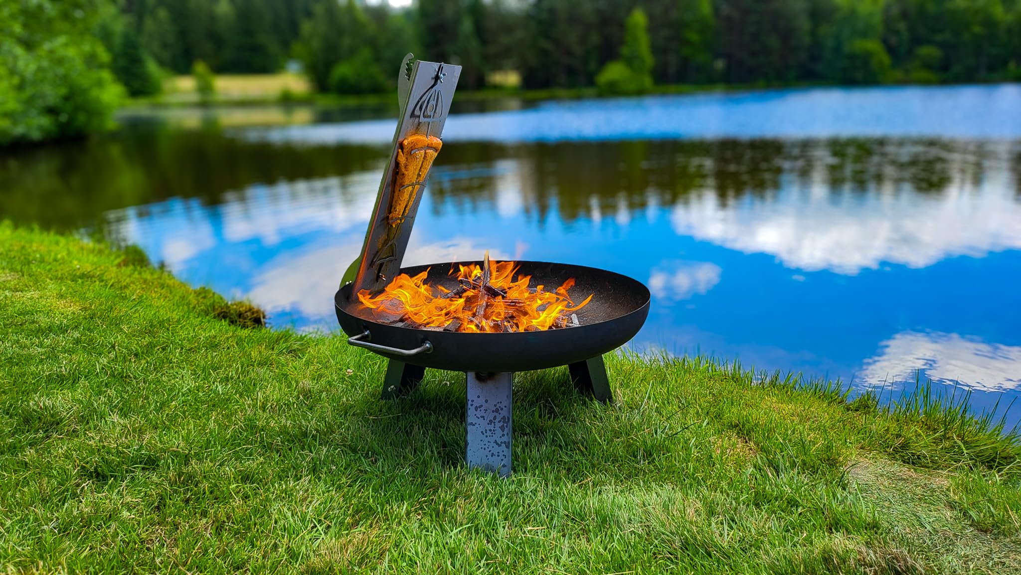 Flammlachsbrett Flammlachshalter Edelstahl mit Schienen (Lebensmittelecht V2A AISI 304) Rostfrei, Verstellbare Halterung 180° drehbar, Perfekt für Feuerschalen (Lieferung ohne Feuerschale)