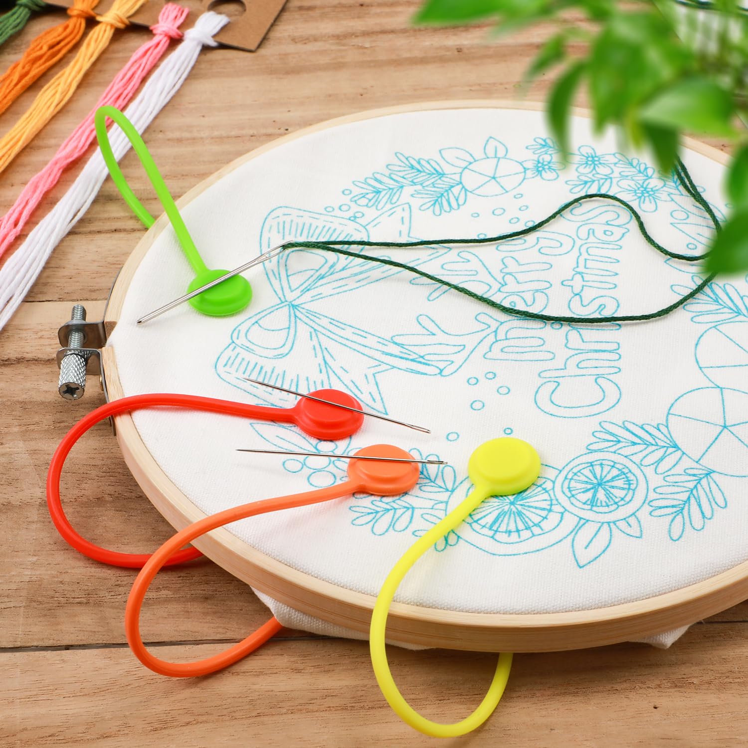 PEUTIER - 4 Portaghi Magnetici In Silicone Per Ricamo E Punto Croce - Colori Assortiti - Ferma Tessuto Elastici E Multiuso (Lunghezza 19 Cm)