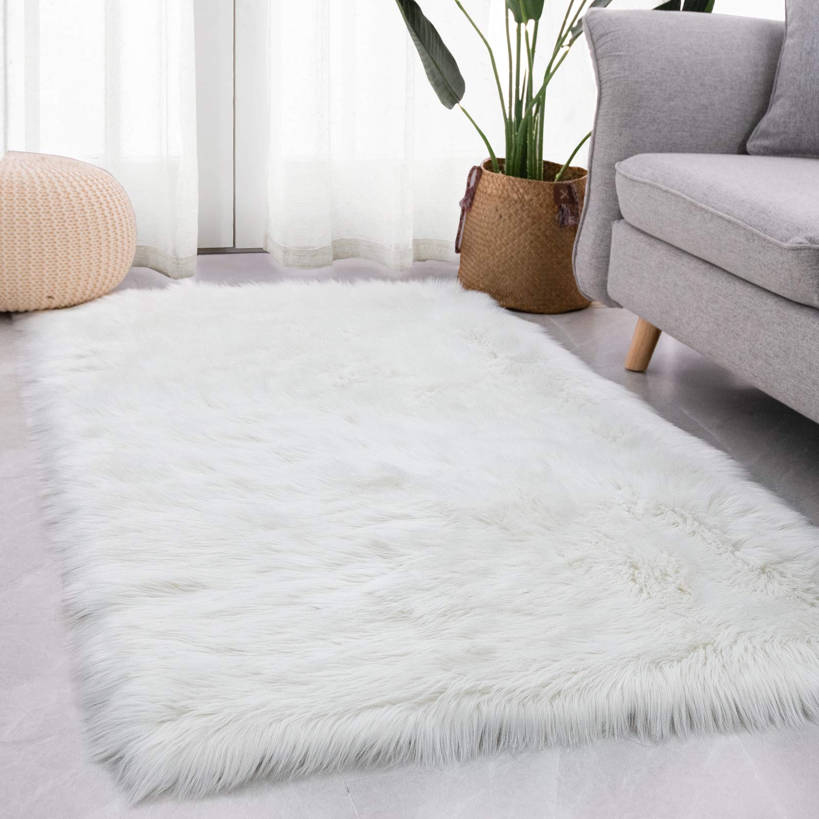 Luxurious Shag Faux Fur Rug Super Soft Fluffy Sheepskin Area Rugs Non-Shedding Washable Fuzzy Carpat for Bedroom Bedside Living Room Fireplace Sofa Decor, White 3x5 Feet