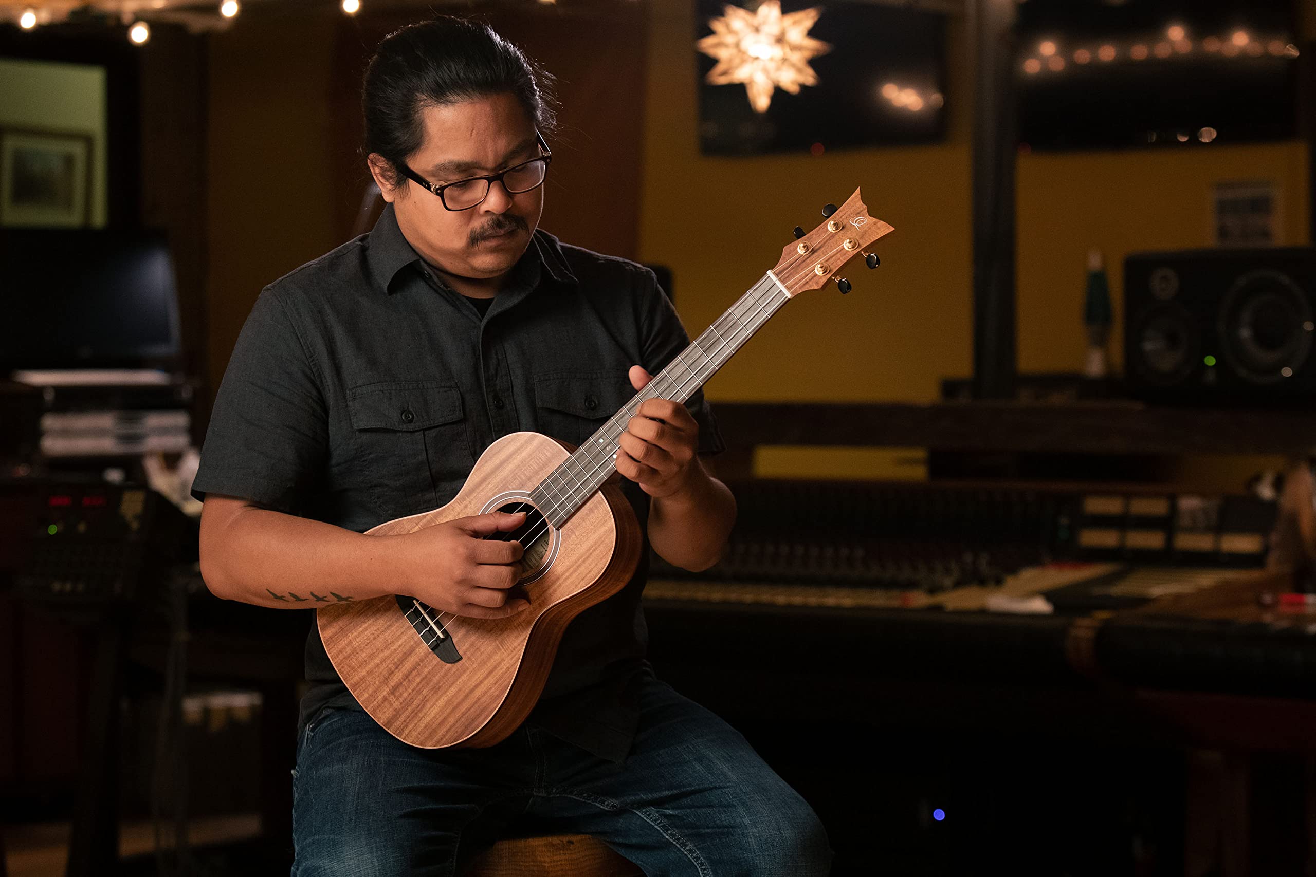 Ortega Guitars Baritone Ukulele Acustico – Timber Series – Gig Bag Inclusa – Acacia, Natural (RUACA-BA)