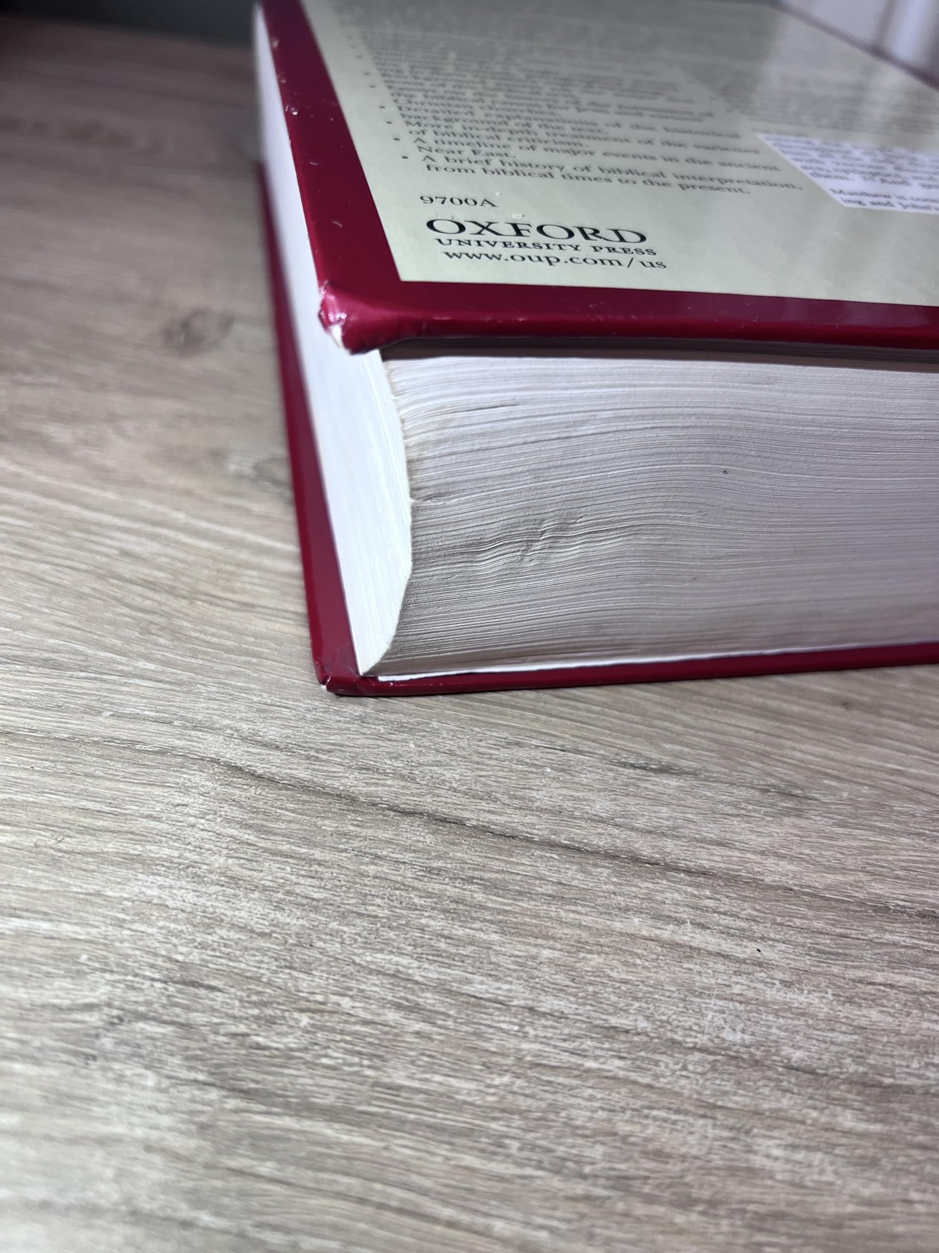 The New Oxford Annotated Bible with the Apocrypha Augmented Third Edition New Revised Standard Version product thumbnail 4