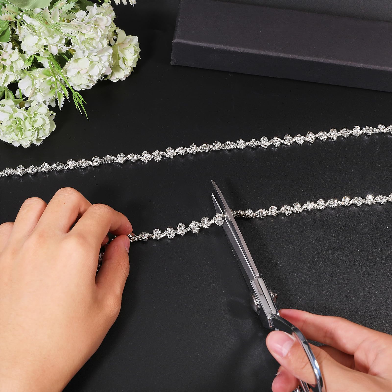 GLOBLELAND 4 Yards Strass Fransenbesatz Strass Kette Diamant Kristall Fransenbesatz Zum Nähen Basteln Hochzeitskleid Kleidungszubehör DIY Dekoration Silber