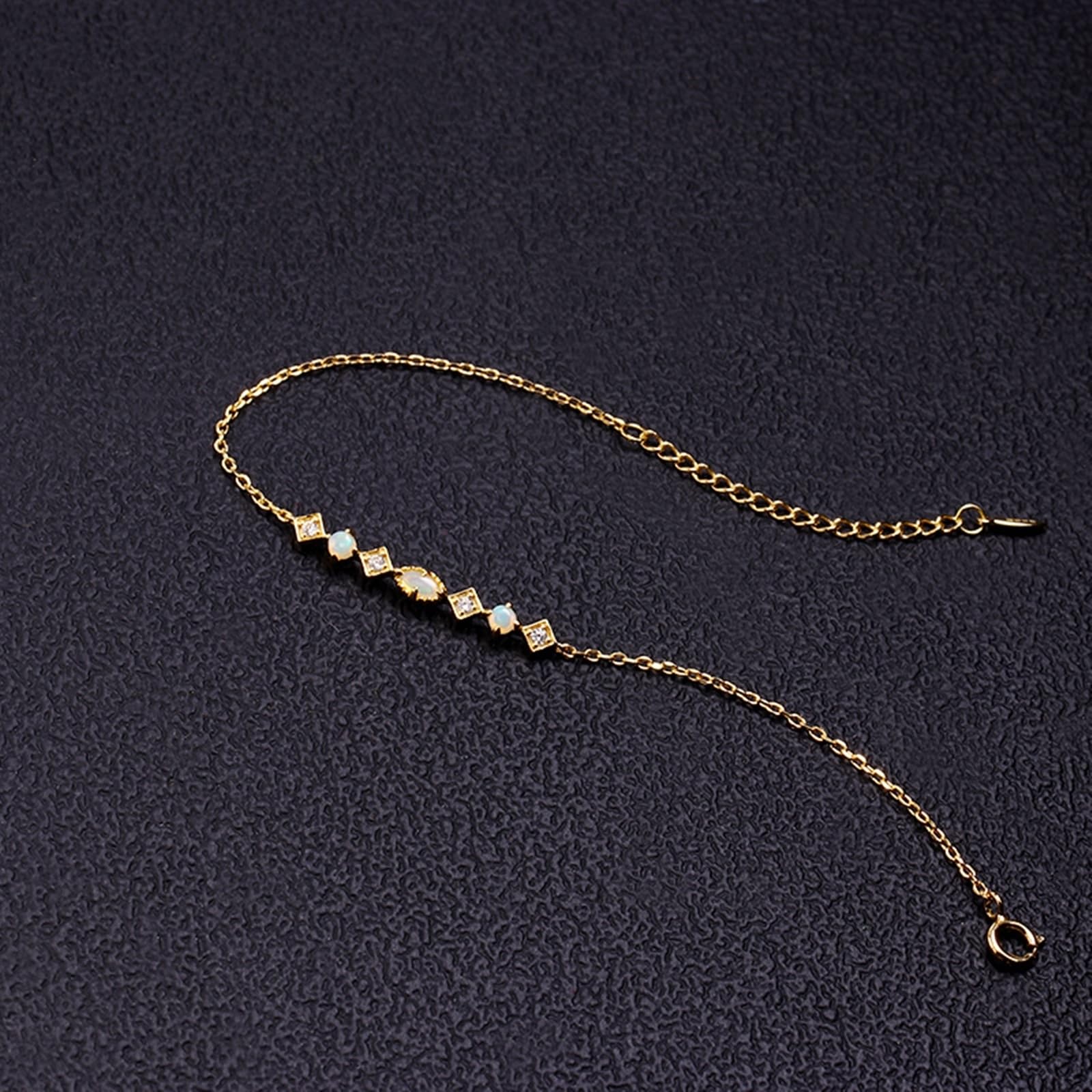 Au 375/585/750 - Bracciale in vero oro giallo con opale ovale classico