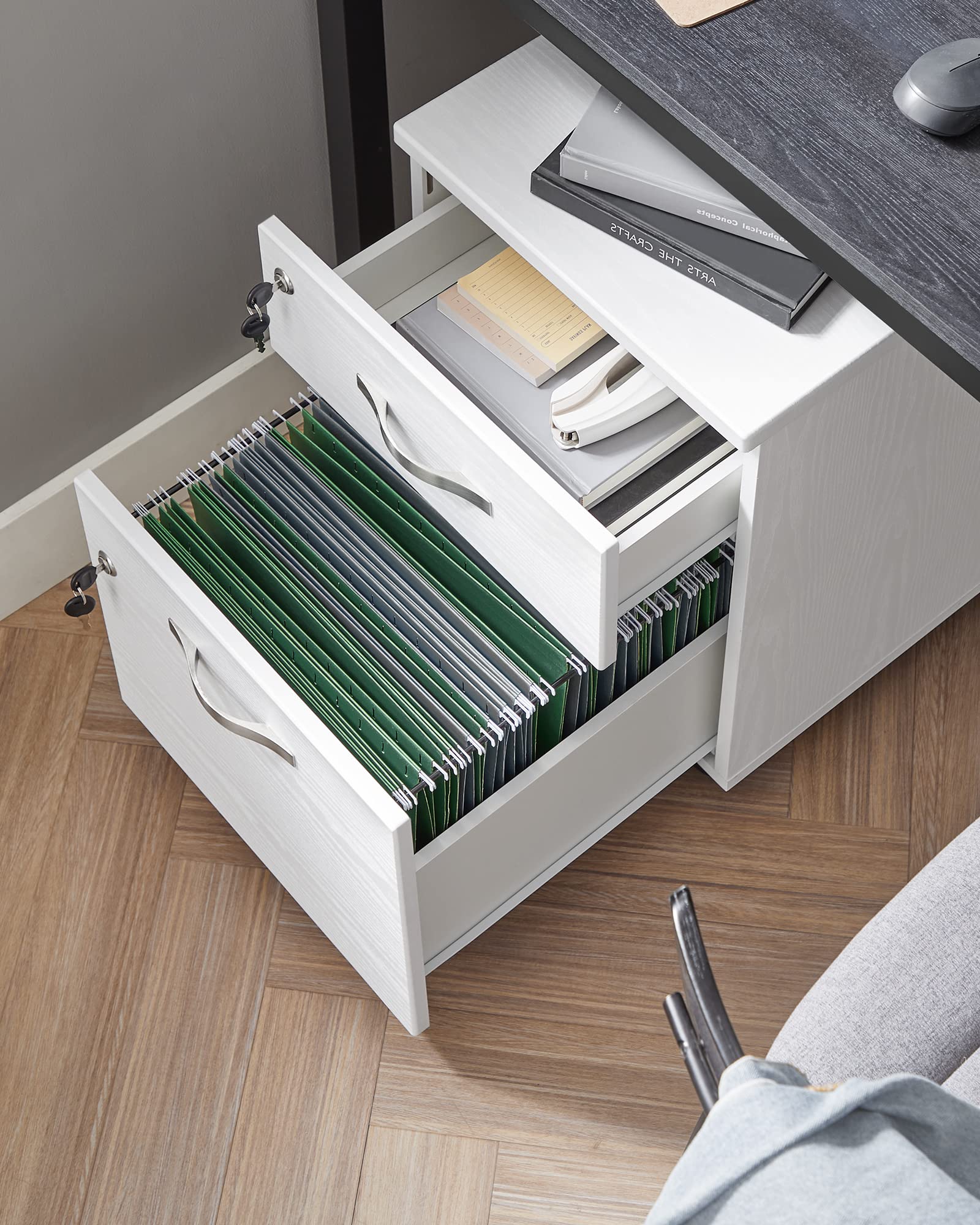 VASAGLE Custos Collection - Caisson Bureau, Petit Meuble de Rangement Mobile, avec 2 Tiorirs, 5 roulettes, Surface Texturée, pour Dossiers Suspendus, Document A4, Poste de Travail, Blanc LCD022T46V1
