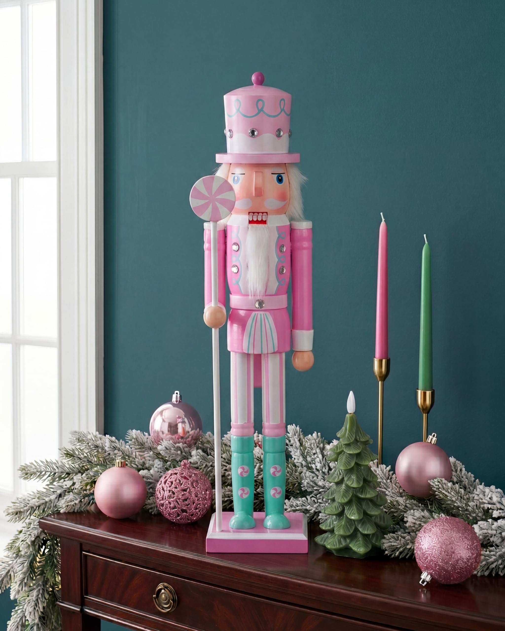 Beliani Figurine en Forme de Casse-Noisette en Bois de Pin Accessoire Décoration de Noël Fait Main Rose Dalalven