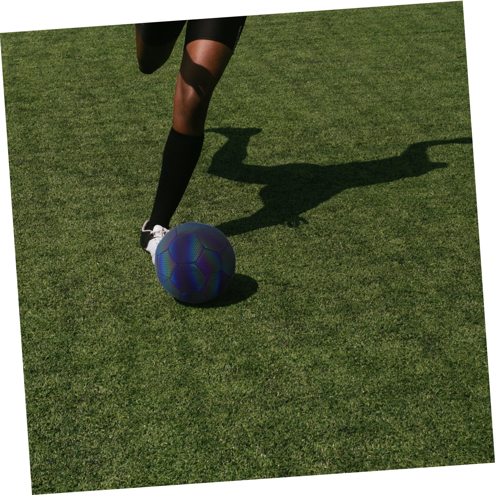 Balón de Fútbol Holográfico Reflectante para Niños en Entrenamiento | Alta Visibilidad, Goma Forro de Butilo, Uso en Clubes y Sesiones, Diseño Distintivo