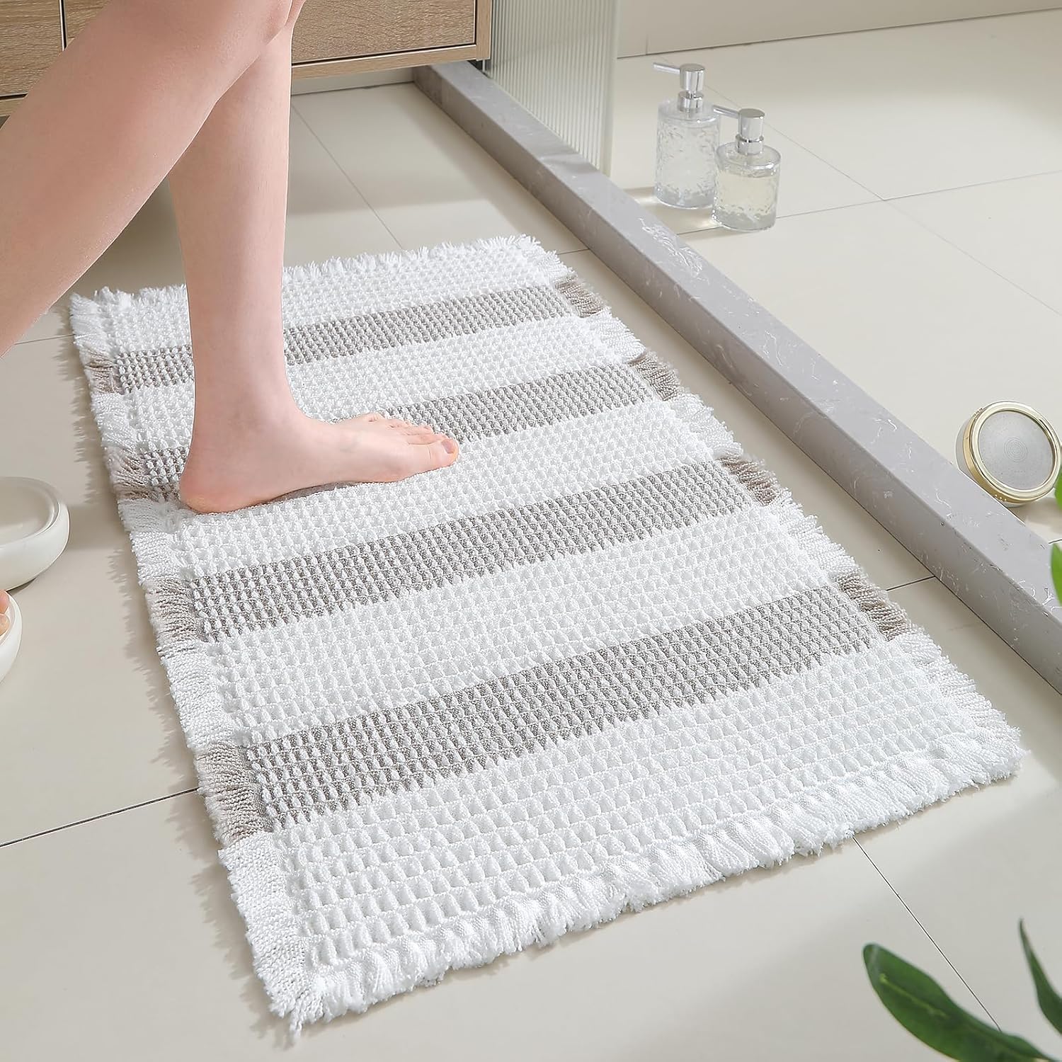 TASJZJZXSWaffle Bath Mat, Boho Bathroom Rugs Non Slip Washable Absorbent Checkered Bathroom Mat Quick Dry Farmhouse Bathroom Decor, (Lightgrey & White, 17" x 24") - Image 3
