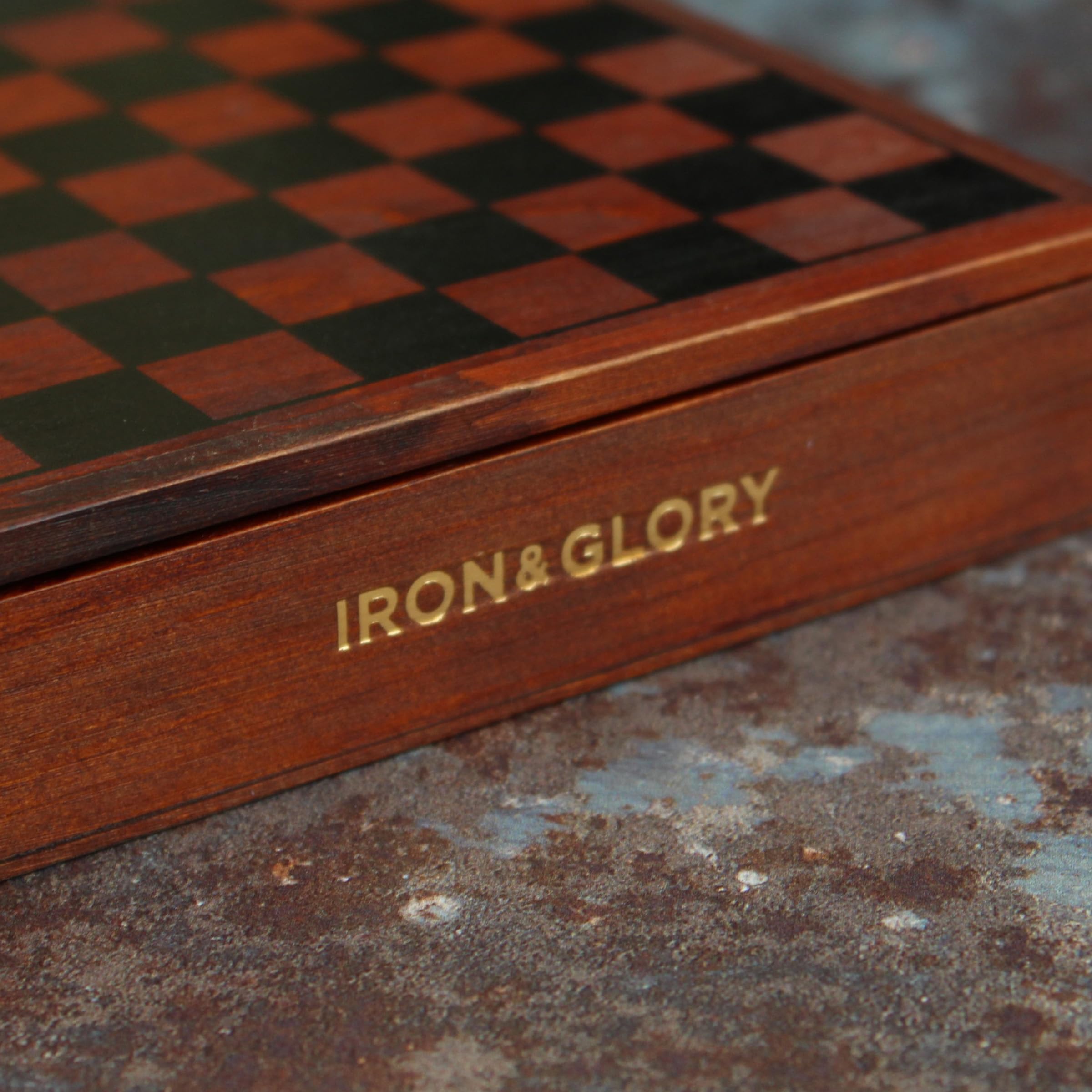Iron & Glory Games Night | Spiele für Erwachsene für den Spieleabend | 4 in 1 Spiele für Erwachsene | Spiele in Reisegröße & Tischspiele | Klassische Brettspiele | Inklusive Spielkarten, Domino-Set &