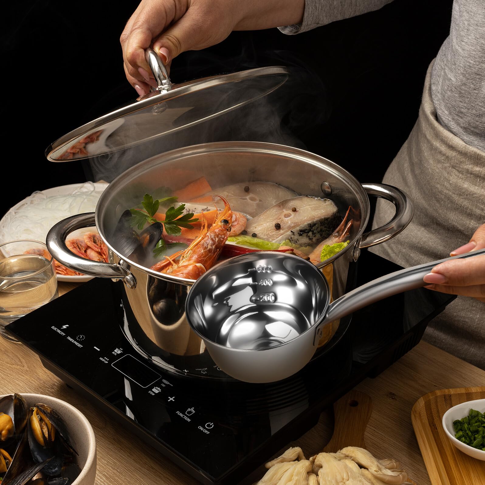 Long Handle Ladle Edelstahl Schöpflöffel mit Aufhängeöse Langlebig Spülmaschinenfest Langer Griff für Komfortables Servieren von Suppen und Saucen Küchenhelfer für Vielseitiges