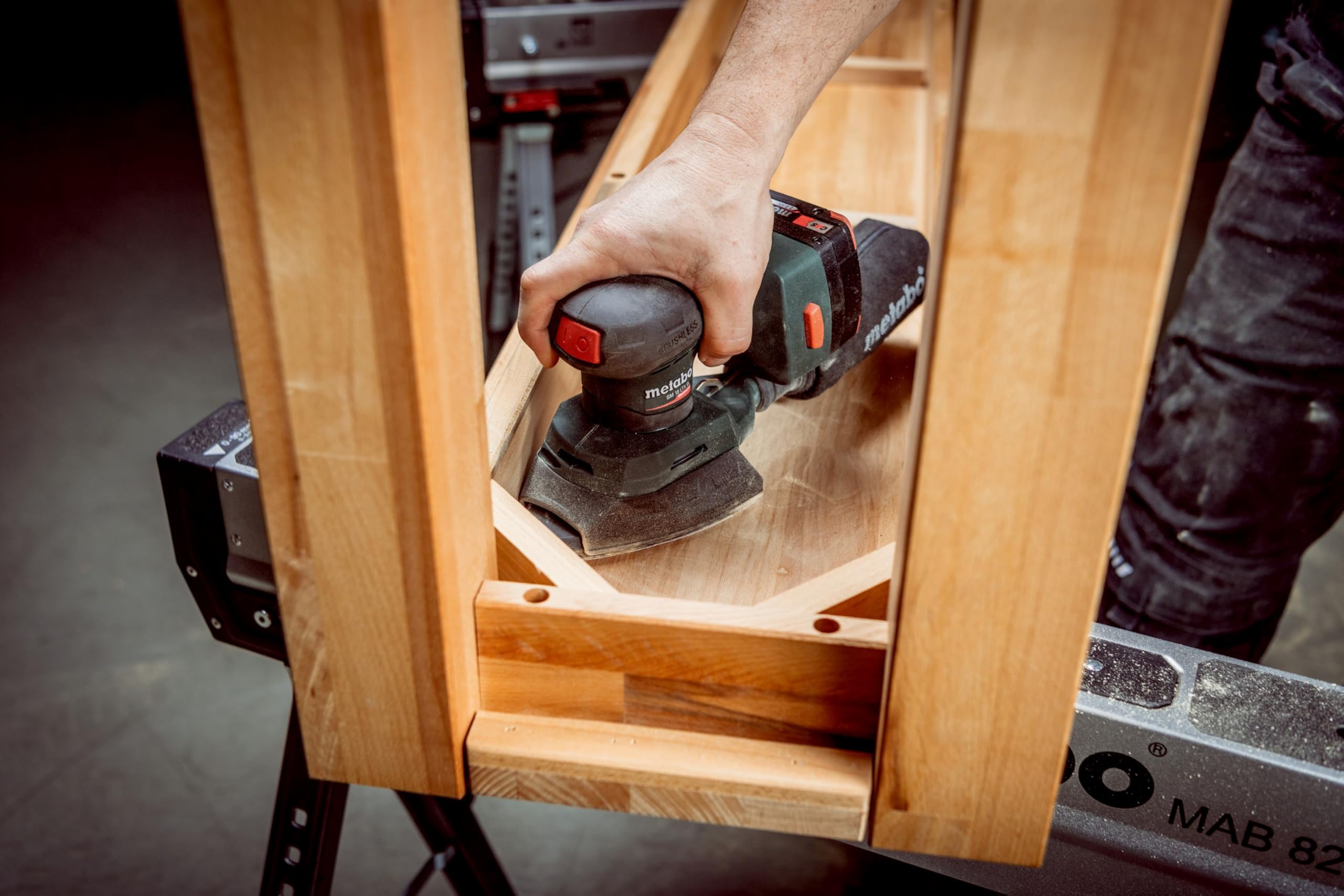metabo Szlifierka akumulatorowa SM 18 LTX BL – 18 V, prędkość oscylacji 20 000 obr./min – silnik bezszczotkowy, trójkątna/prostokątna płyta szlifierska, worek na kurz, miękki uchwyt, niski poziom
