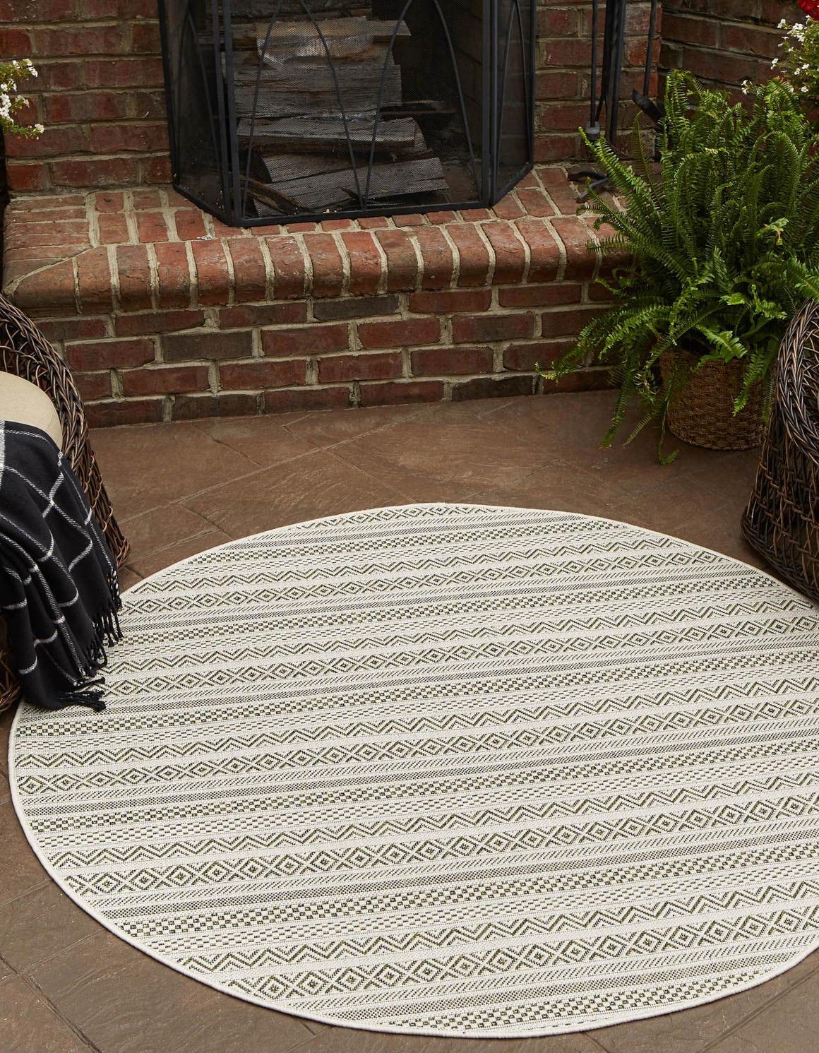 Unique Loom Outdoor Striped Collection Area Rug - Maia (10' Round, Green/Ivory)