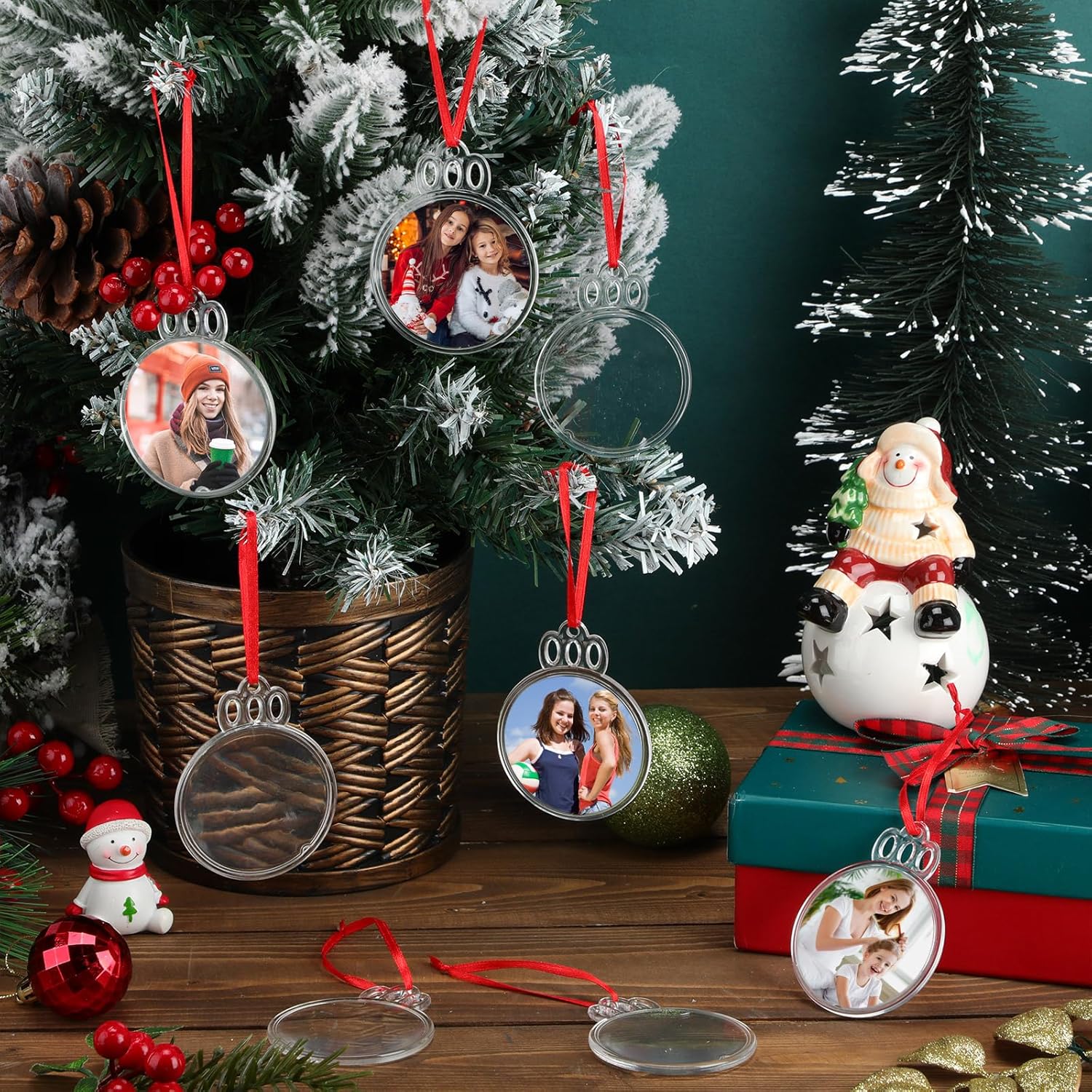 24 Pcs 2025 Christmas Clear Round Frame Ornaments with Red Ribbon, Acrylic Blank Round Photo Frame Bulk, Hanging Photo Ornaments for Christmas Tree Decoration (Crown Style)