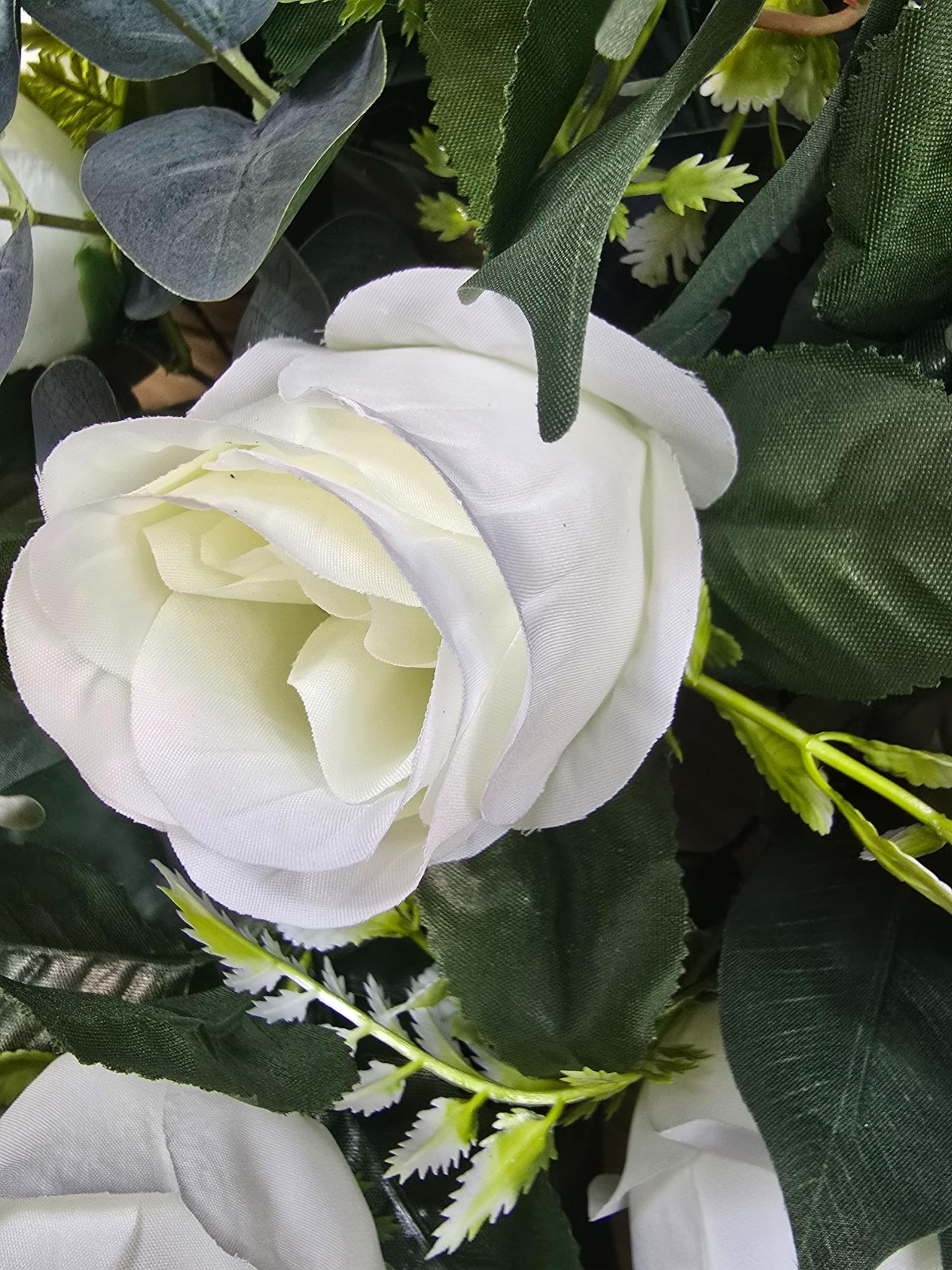 DRW Centro de Flores cojin Cementerio, procesiones, Iglesias Bodas o sepulturas Rosas Blancas y eucalipto Estilo Barco Artificiales 74x50x30