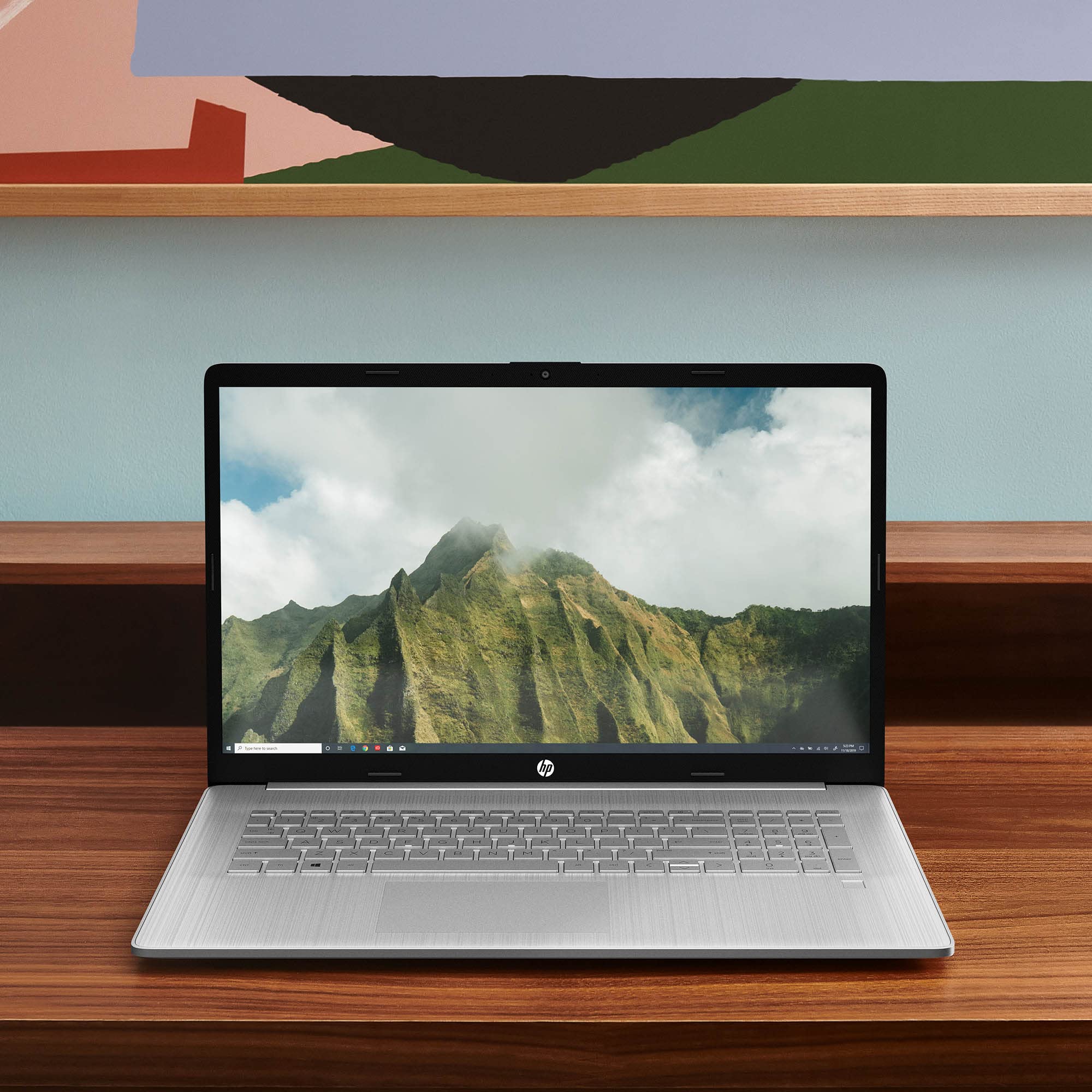 HP Laptop 17-cn0013sf, Ordinateur Portable, Intel Pentium Silver N5030, 8 Go RAM, 256 Go SSD, Intel UHD Graphics, Écran 17.3" FHD IPS, Antireflet, Windows 11, Clavier AZERTY, Argent