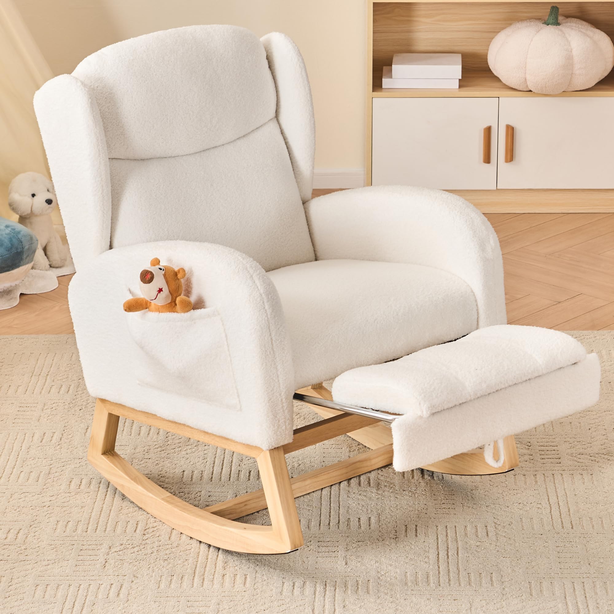 DEKKETO Fauteuil à Bascule avec Repose-Pieds - Rocking Chair Allaitement à Dossier Haut et Poche, Chaise a Bascule à Oreilles en Bouclette, pour Salon, Chambre Bebe, Blanc