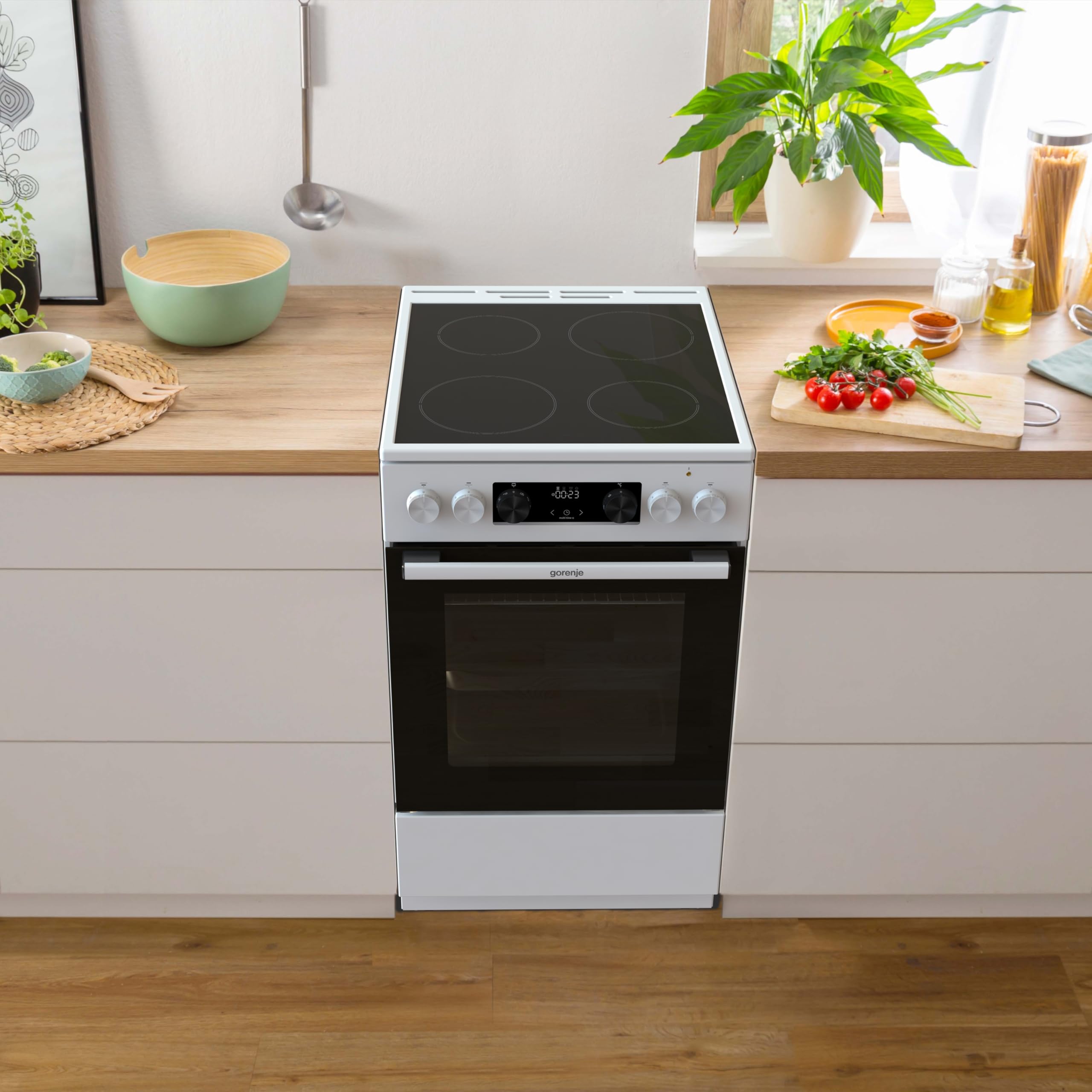 Gorenje GEC5C61WG Elektro-Standherd Glaskeramik-Kochfeld 50cm 70 Liter Pizza Funktion FrozenBake AirFry MultiAir HomeMade AquaClean FastPreheat Weiß