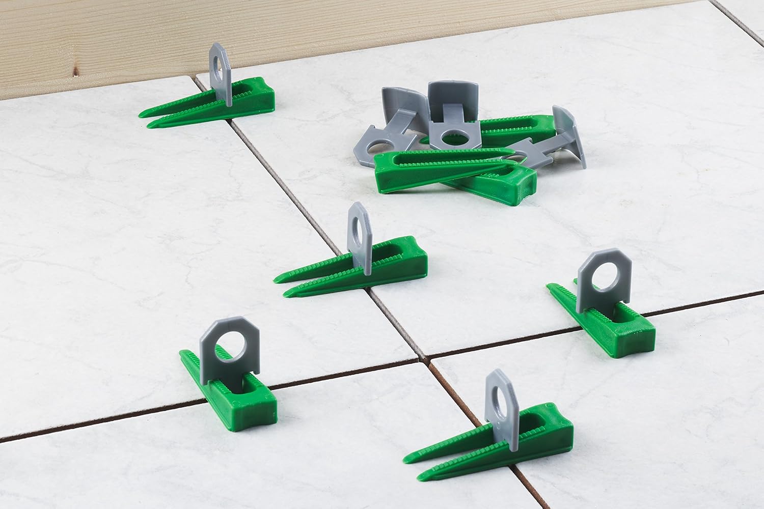 Meister Tile Levelling System 351 Pieces ✓ Tile Thickness 7-15 mm ✓ with Pull Clamp ✓ Clips & Spacers | Tile Levelling Aid with Strap | Laying aid with Wedges | 4423100