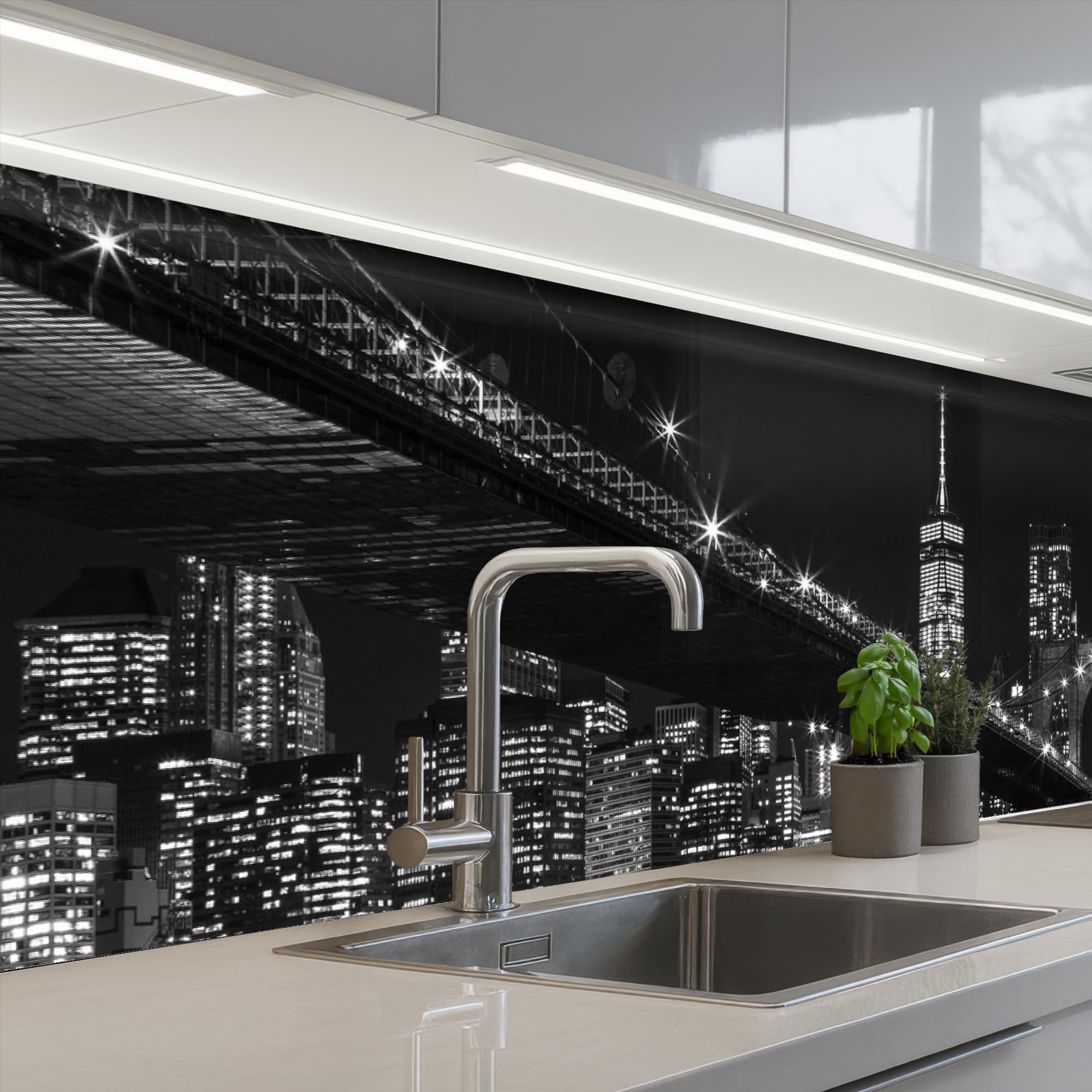 KitchenYeah© Splashback for kitchen 24"x79" / 60x200 cm self adhesive Sink Splash Splatter Guard Backsplash Decor New York - Brooklyn - Bridge - Black and white