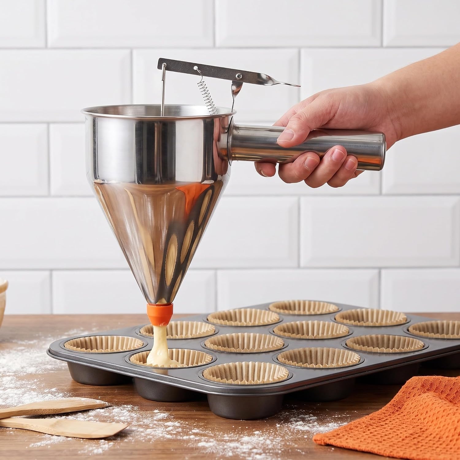 INOOMP Cake Batter Dispenser with Handle, Interchangeable Nozzles 40oz