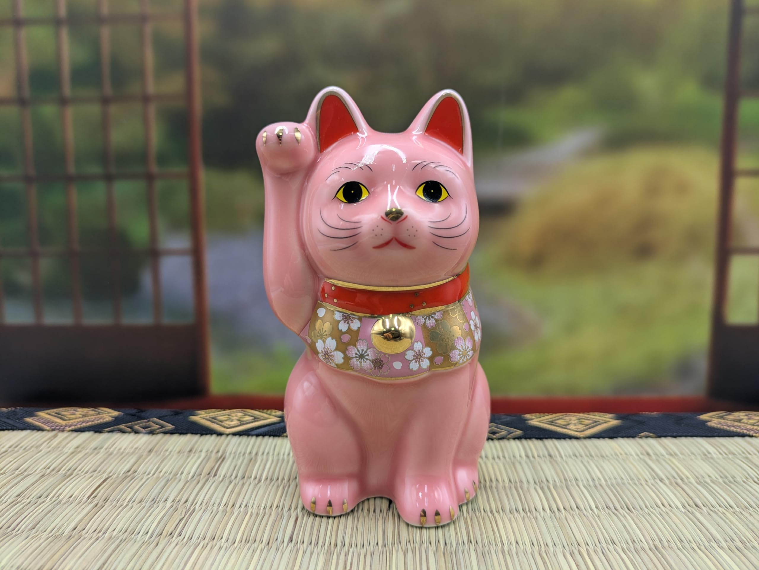 Amazon.co.jp: 薬師窯 桜づくし招き猫(桃 小) 10㎝ 右手挙げは金運招き