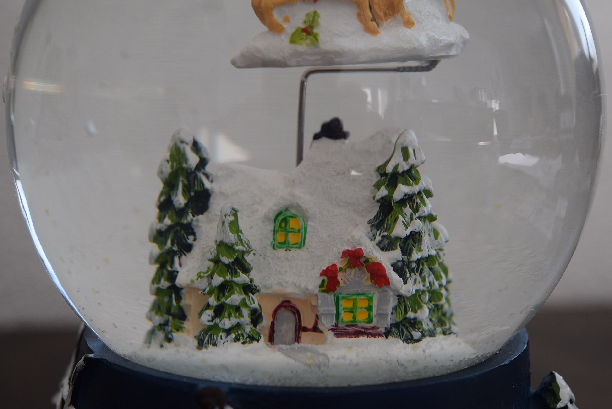 Dekohelden24 Bola de Nieve XXL con rotación, remolinos de Nieve y Sonido, Dimensiones H/B/Ø Bola: Aprox. 19,5 x 13,5 cm/Ø 12 cm.