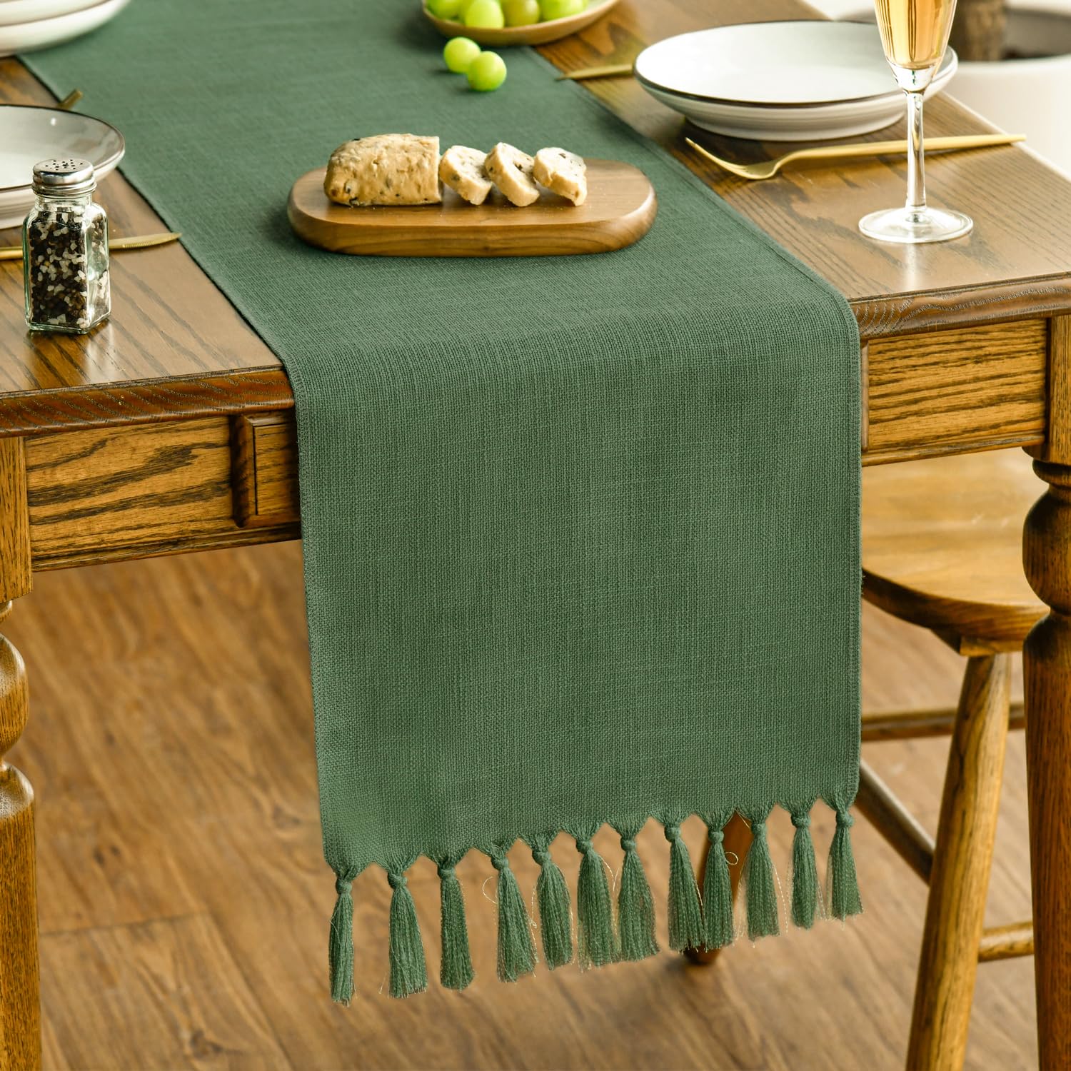 Artoid Mode Dark Green Boho Rustic Farmhouse Tassel Table Runner