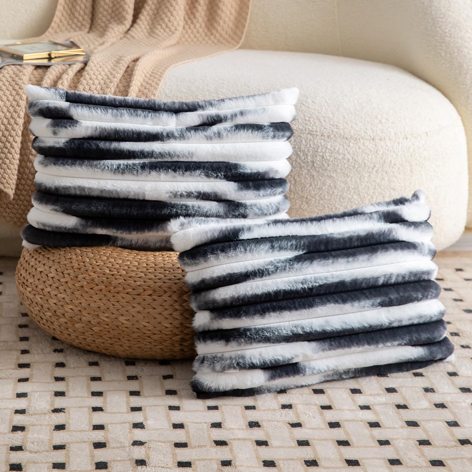 Madizz Set of 2 Faux Fur Decorative Cushion Covers 16x24 inch, 40x60 cm, Dark Blue White Soft Couch Throw Pillows for Bed Modern Pillowcases for Sofa Livingroom Home Decor