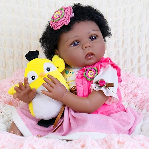 Miniatura 8 de EKOKIZ Muñecas de bebé realistas Reborn de 22 pulgadas, muñeca de bebé de la vida real, cuerpo de tela suave, muñeca de bebé recién nacida con ropa