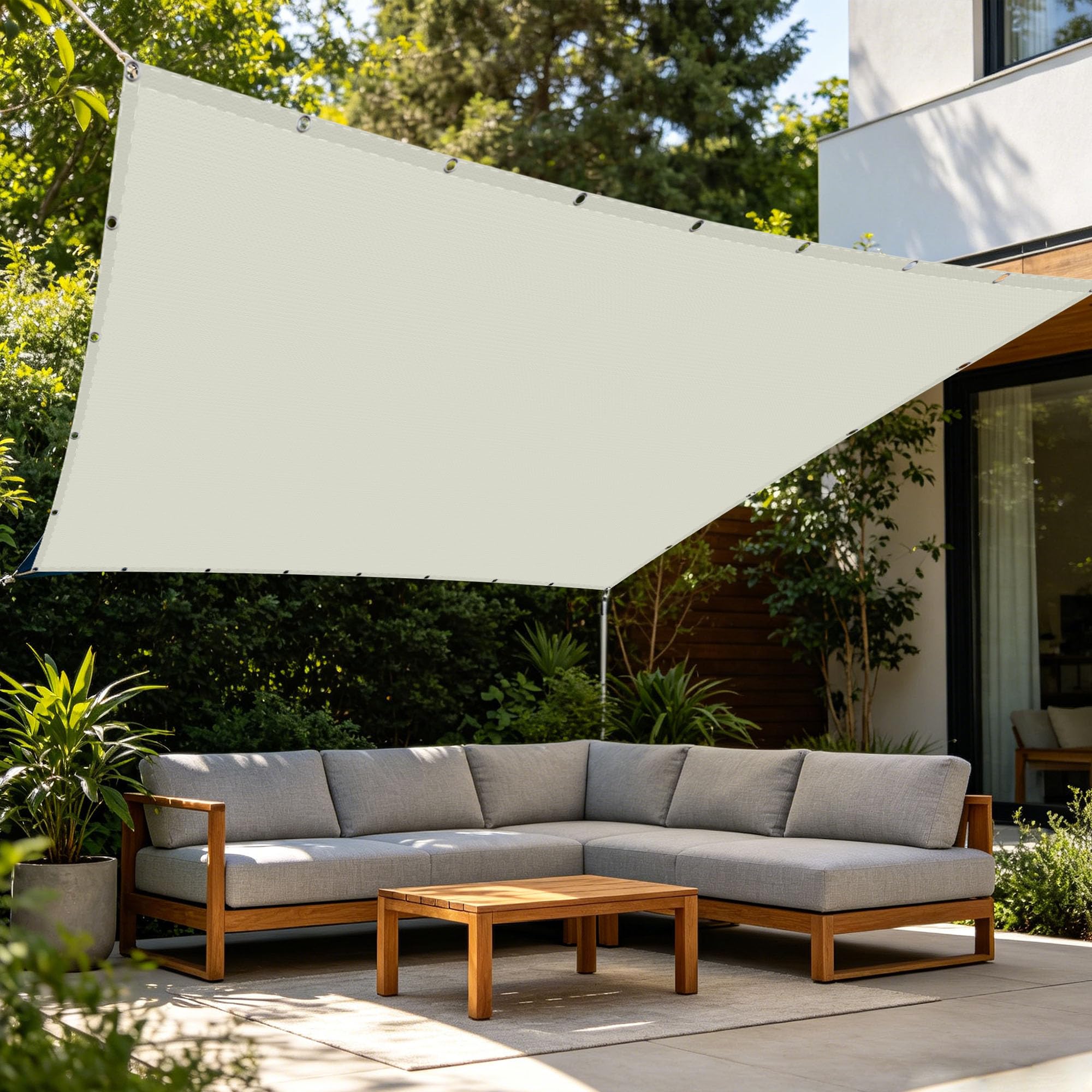Voile d'ombrage imperméable blanc cassé pour une terrasse et un jardin abrités du soleil
