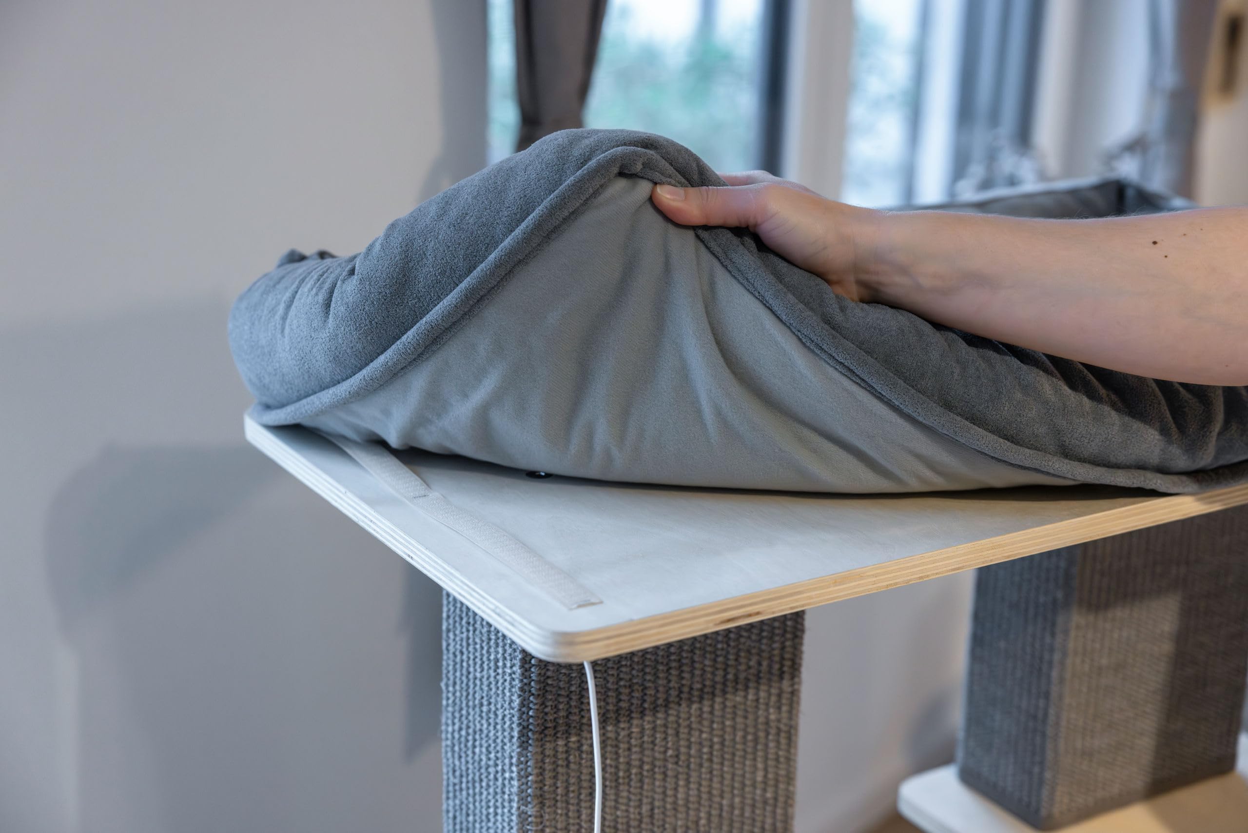 Kerbl Pet Tiragraffi Noah IV, mobili per gatti, grigio/naturale, 75 x 50 x 114 cm, compensato di betulla, per gatti grandi/pesanti, con colonna in sisal, diverse superfici di appoggio, lavabile