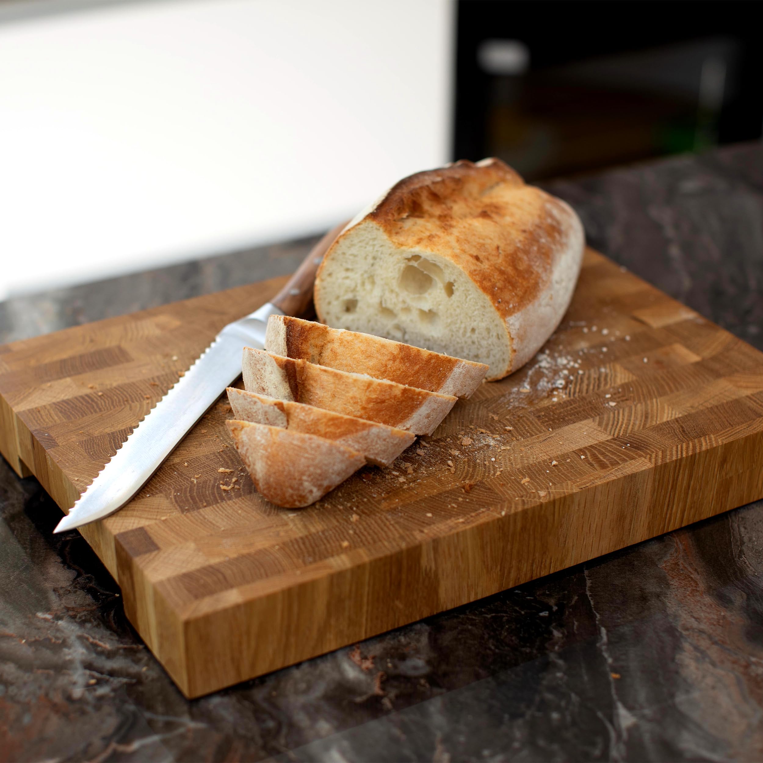 B4K® Tabla de cortar de roble 37x27x4,3 cm | Madera de bout con asas y pies de silicona | Antibacteriana y aceitada | Tabla de cocina robusta
