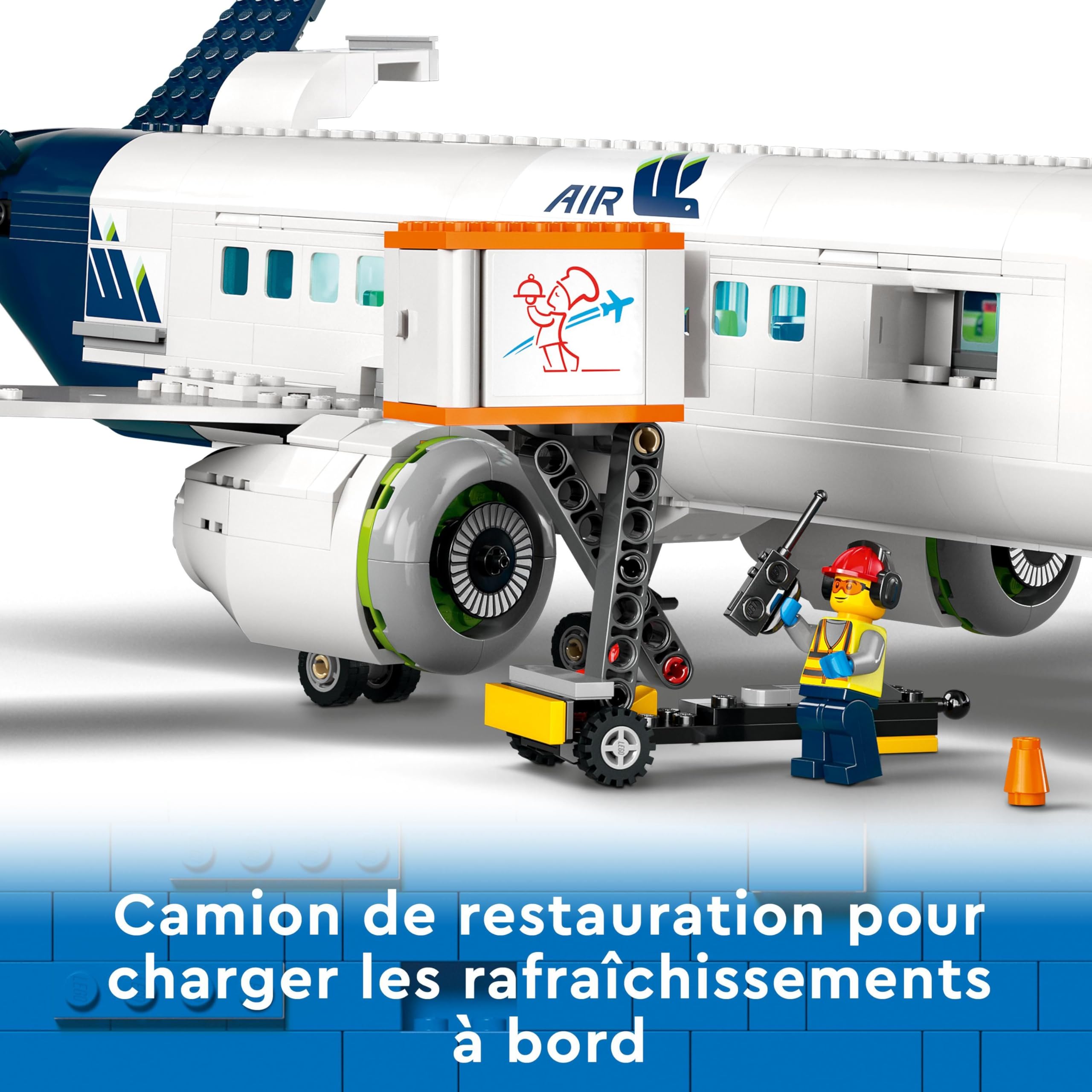 LEGO 60367 City L’Avion de Ligne, Jeux de Construction, Maquette d'avion pour Noël, avec Véhicules de l'Aéroport : Bus, Remorqueur, Chargeur, Camion à Bagages et 9 Minifigurines, Cadeau