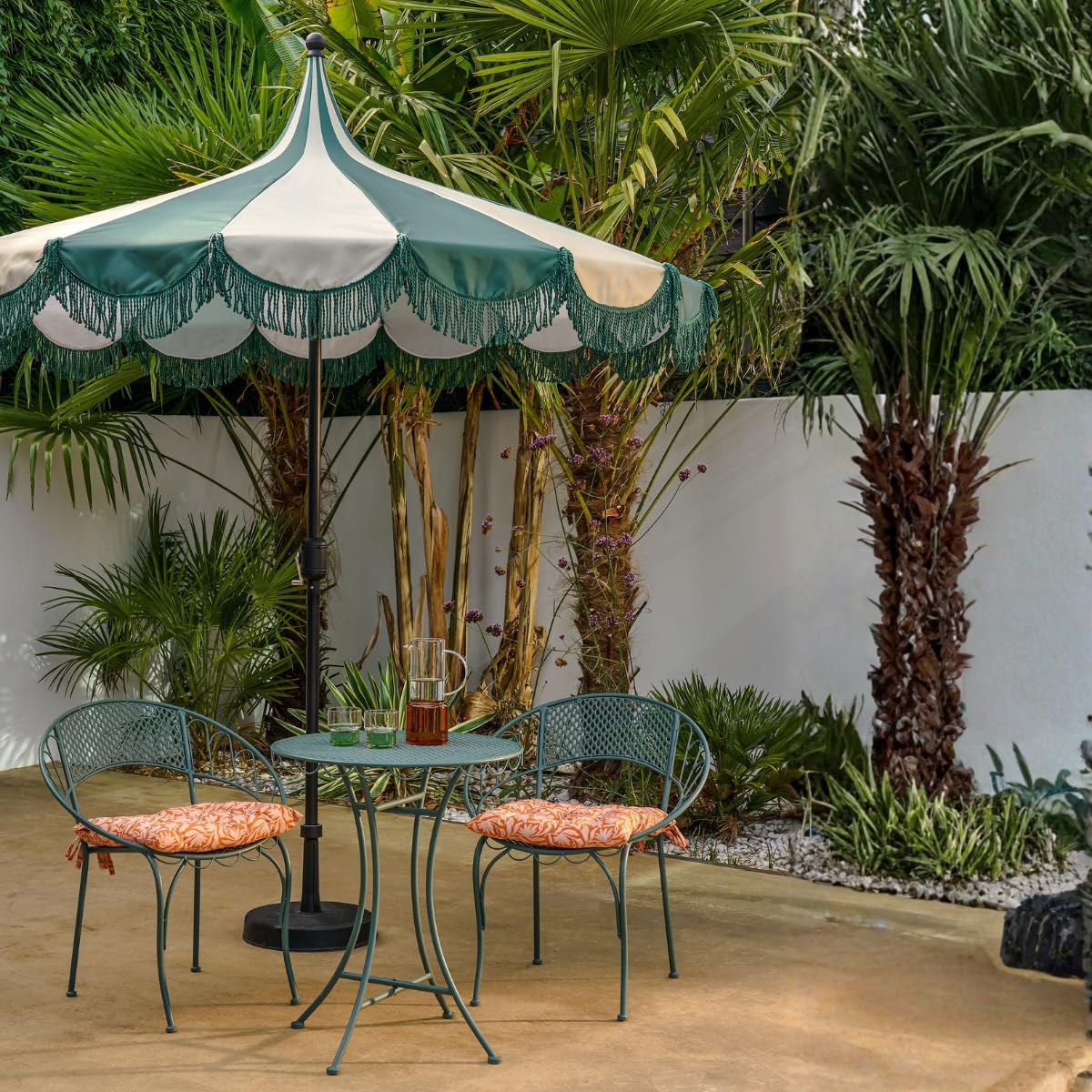 MICA Decoration Kim Gestreifter Sonnenschirm mit Tragetasche - Stockschirm 238 x Ø235 cm - Garten oder Balkon Sonnenschutz - Polyester, Stahl - Dunkelgrün