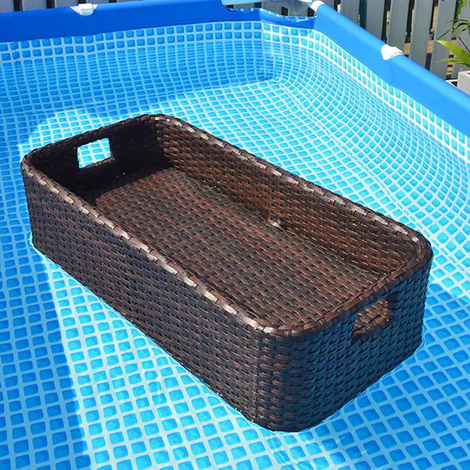 Plateau flottant en rotin pour piscine et brunch de luxe