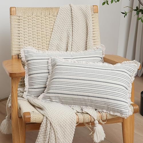Miniatura 10 de Kiuree Juego de 2 fundas de almohada de granja de 18 x 18 pulgadas, fundas de almohada a rayas con borlas de flecos, fundas de cojín decorativas