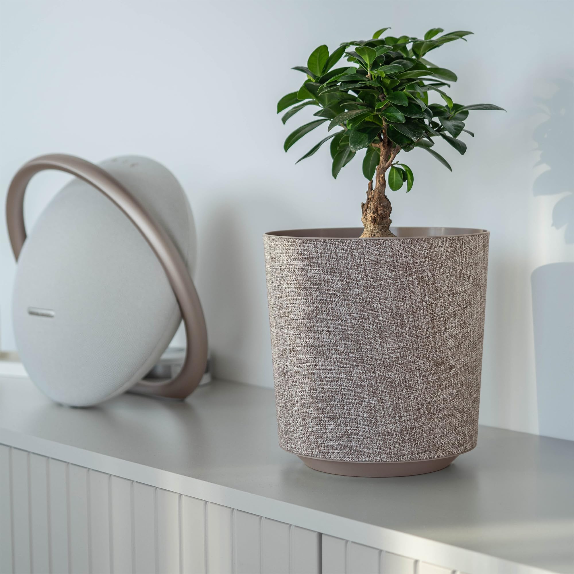KADAX Dekorativer Übertopf, Runder Pflanztopf, Blumentopf aus Kunststoff, Pflanzentopf für Anbau von Pflanzen, Kräutertopf für Innen und Außenbereich (Braune Melange, 30cm)