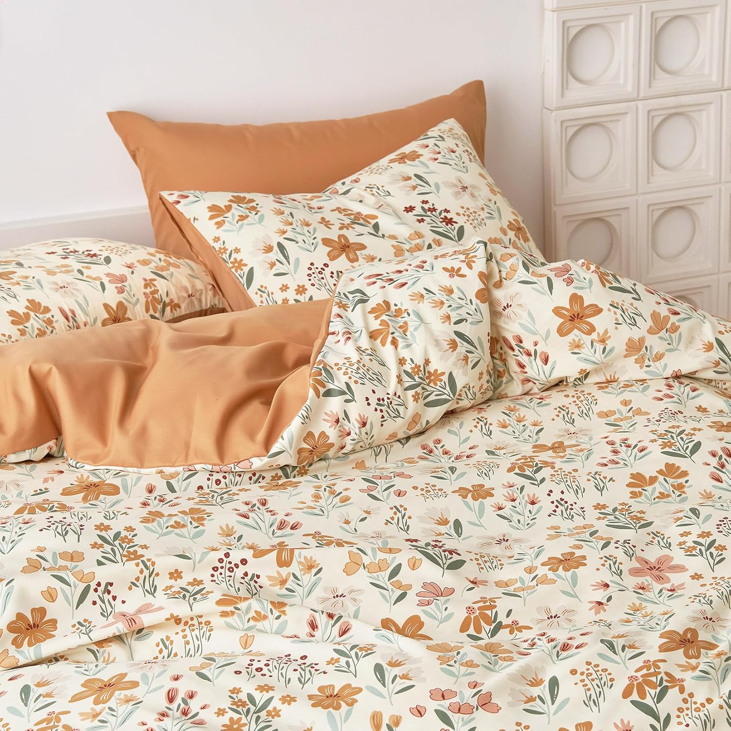 Wake In Cloud - Floral Comforter Set, Botanical Flower Cottagecore Shabby Chic Aesthetic for Women Teen Girls, Soft Lightweight Dorm Bedding, 3 Pieces, Orange Cream, Full Size - Image 6