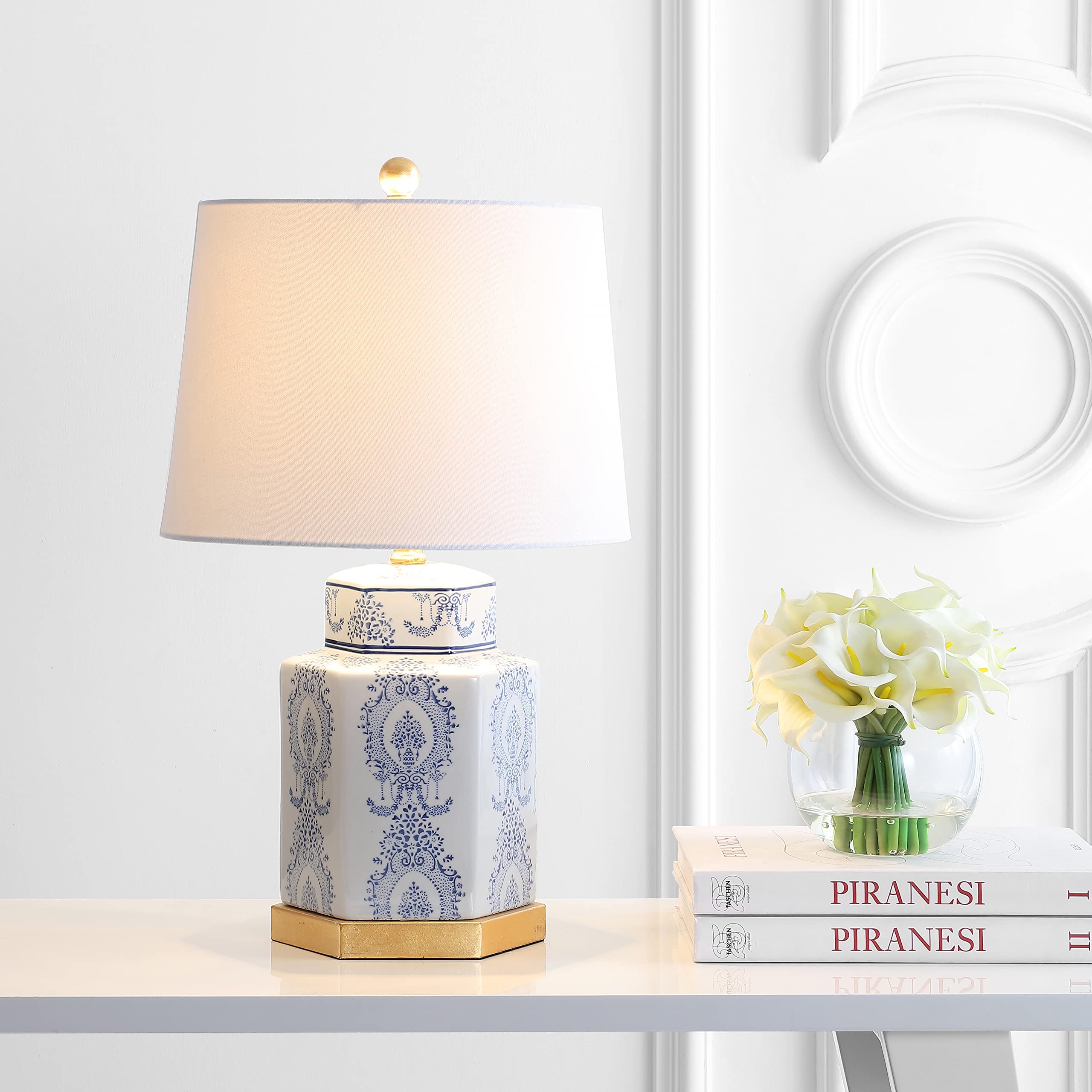 SAFAVIEH Lighting Collection – Bodin Set of 2 Blue & White Ceramic