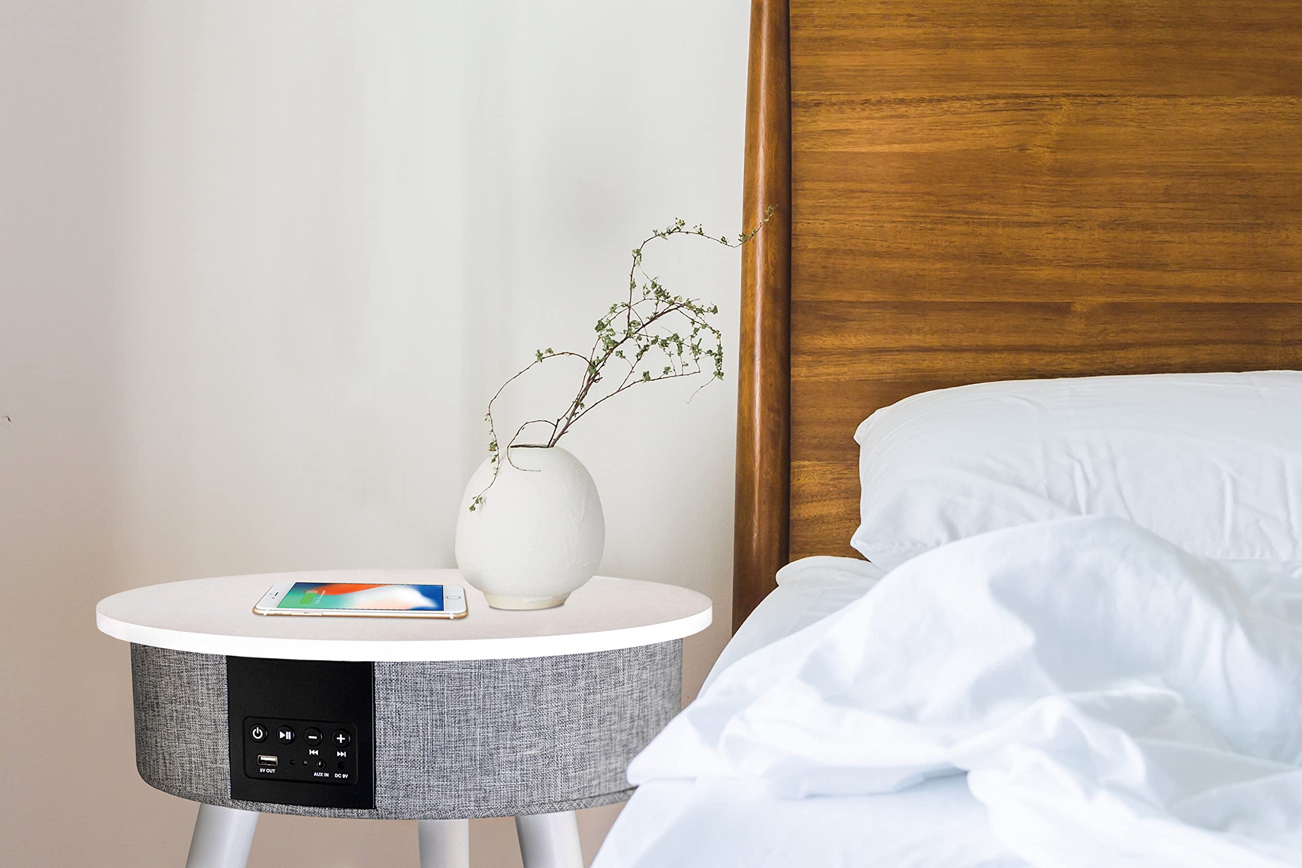 AIC - Mesa Altavoz Bluetooth Madera de 15W con Base de Carga inalámbrica Qi y USB, Mesa Auxiliar Inteligente Portátil, Batería de 2600 mAh, Entrada AUX de 3.5 mm, BTT1 Color Blanco