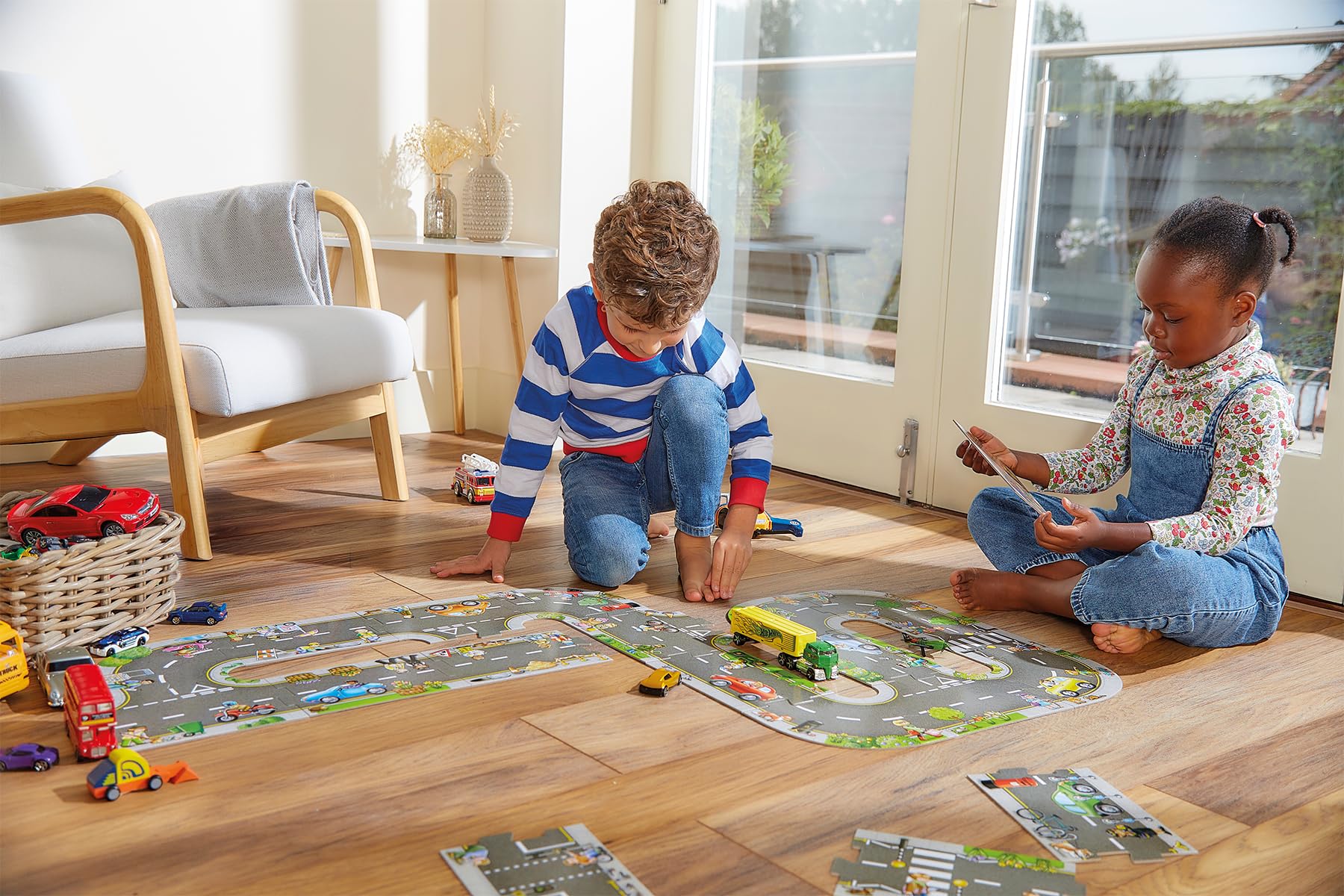 Orchard Toys Giant Road Jigsaw Puzzle, Car Track on a Large Floor Puzzle, Car Play Mat, Make Your Own Road Tape for Toy Cars, City, Construction, Educational Toys for Kids and Toddlers Age 3+