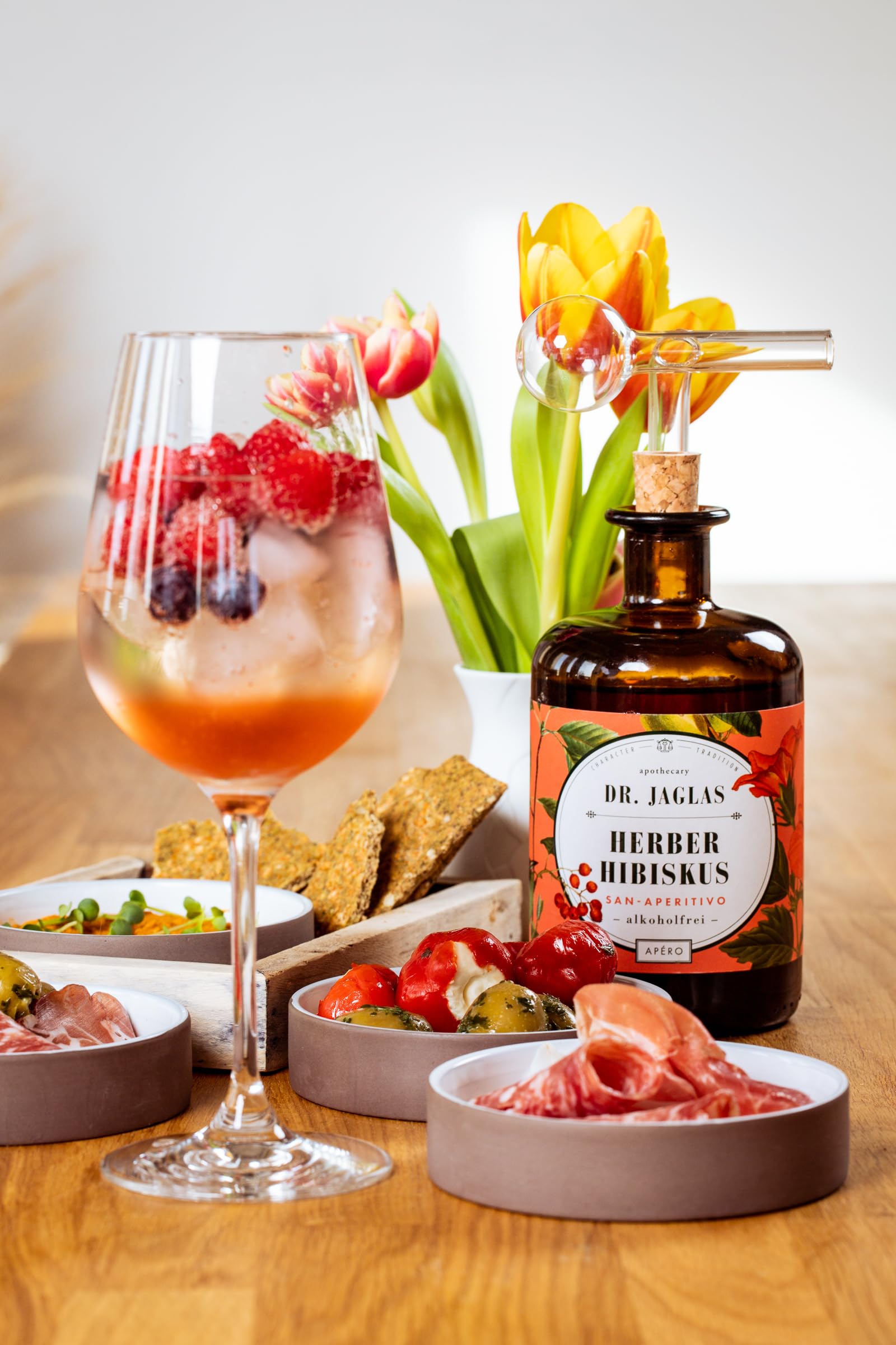 Dr. Jaglas Herber Hibiskus San Aperitivo alkoholfrei 500 ml – Bitter Aperitif mit Hibiskus & dezenter Whisky-Note – ideal für alkoholfreien Spritz & Cocktails – vegan & glutenfrei
