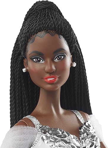 Miniatura 3 de Barbie Signature 2021 - Muñeca navideña (12 pulgadas, cabello trenzado moreno) en vestido plateado, con soporte para muñeca y certificado de