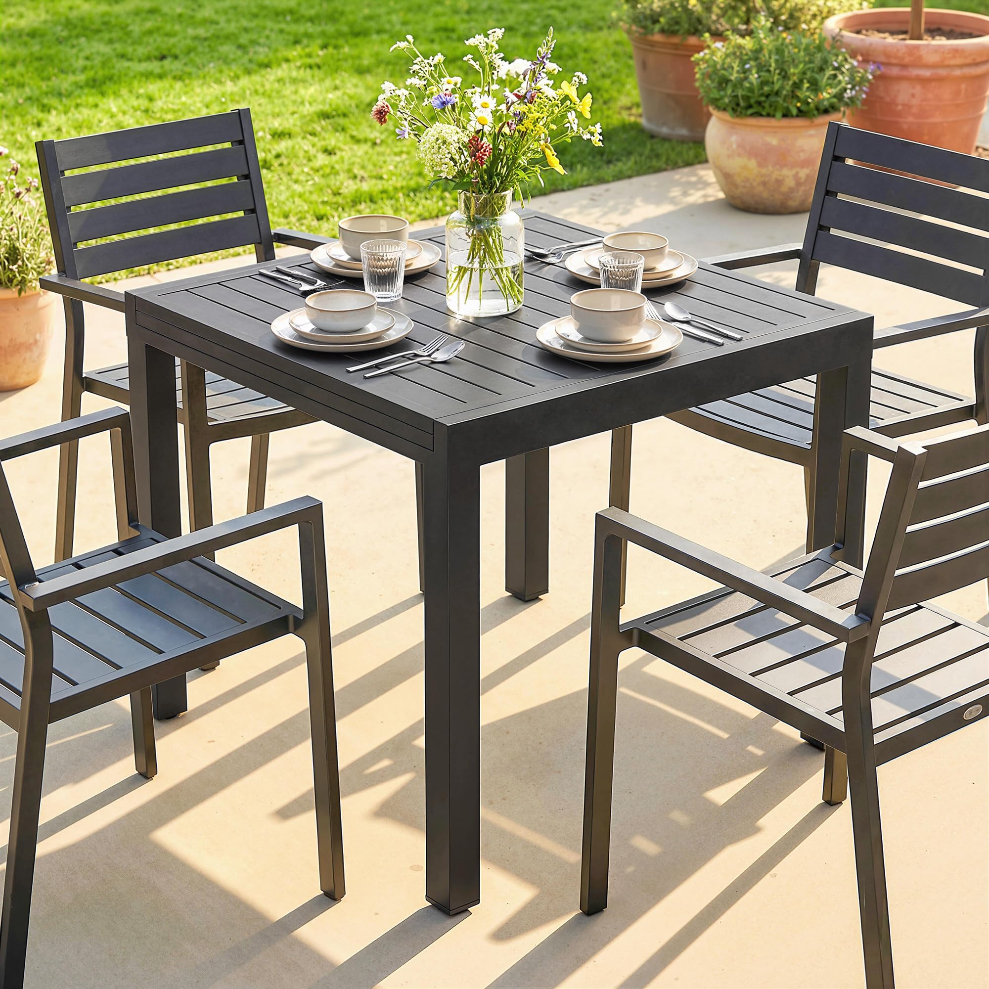 Outsunny Tavolo da Giardino Allungabile per 4-6 Persone 80/160x80 cm, Tavolo da Pranzo Esterno Estensibile Rettangolare in Alluminio con Piano a Doghe, per Patio Terrazzo Balcone, Nero