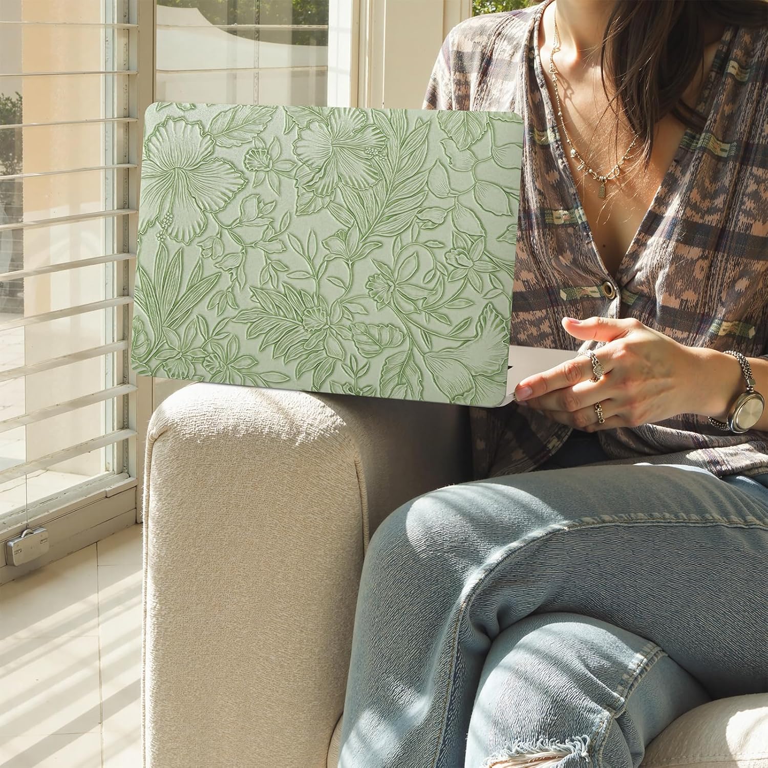 iCasso Compatible with MacBook Air 15 inch Case M5 2026 2025-2023 Release M4 M3 M2 Model A3448 A3241 A3114 A2941, Texture Leather Hard Shell Case for Mac Air 15.3,Green Embossed Floral
