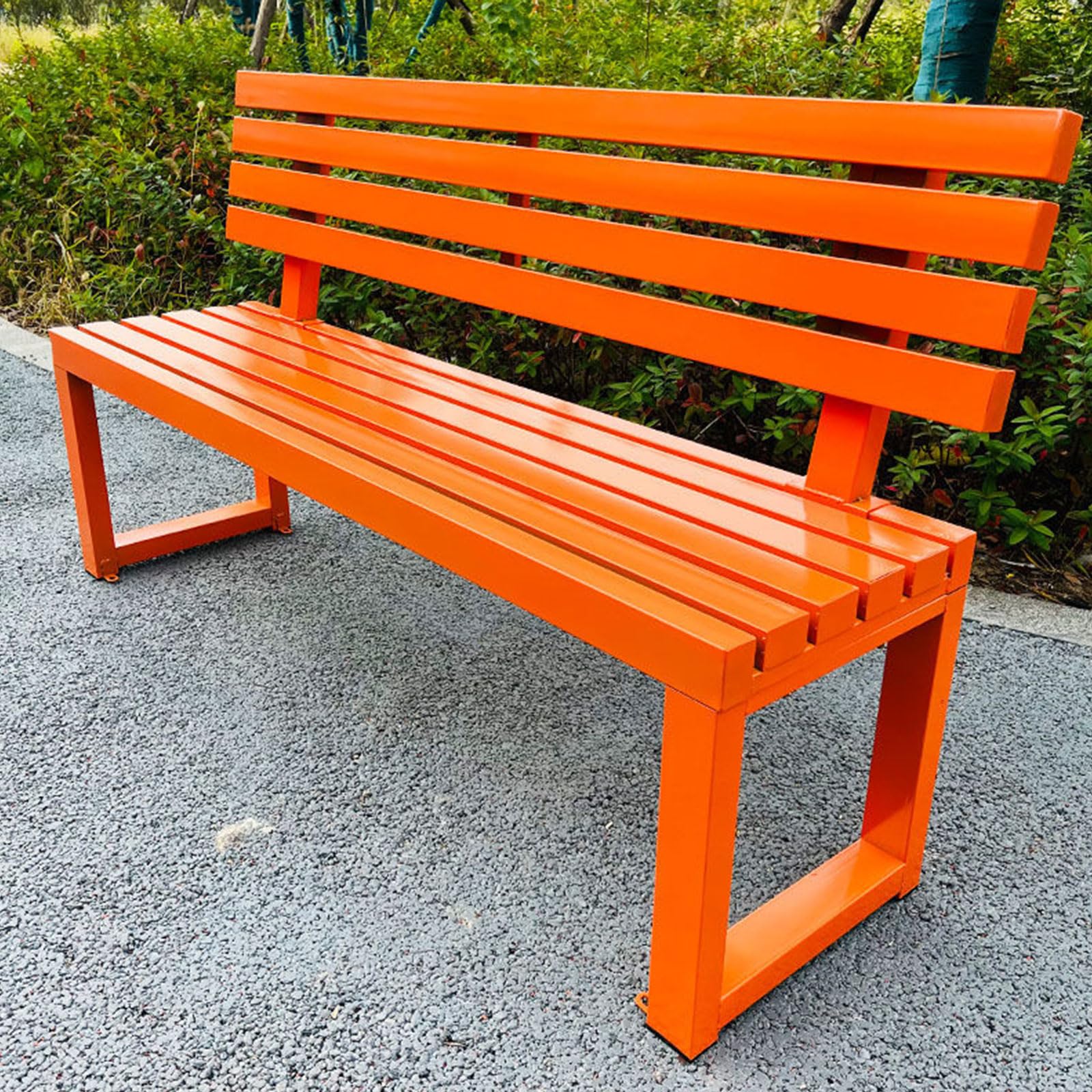 Banco de madera para exteriores ideal para descansar y disfrutar del ocio en el parque familiar